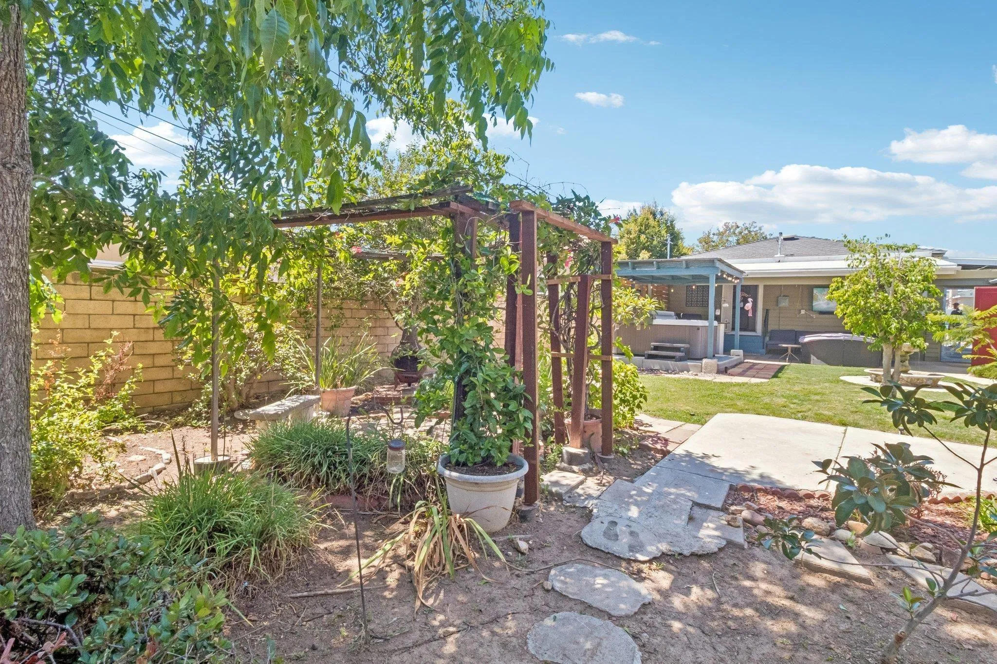 https://cdn.realtyfeed.com/cdn/127/260014733/aaebbe47d935918605d1bdf40c152f74.webp