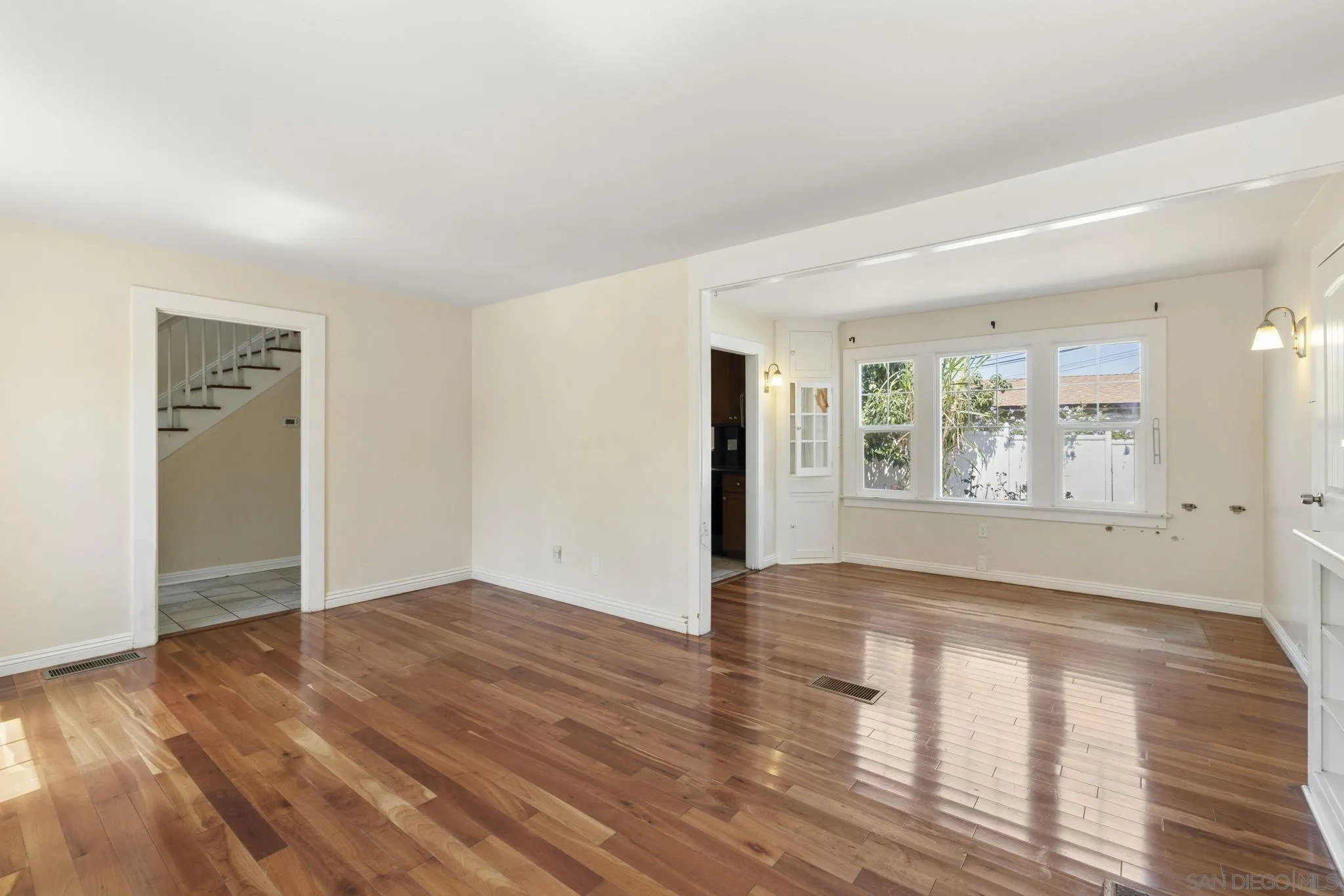 https://cdn.realtyfeed.com/cdn/127/260014734/badf4725a84cade91f7e8164f23be6ac.webp