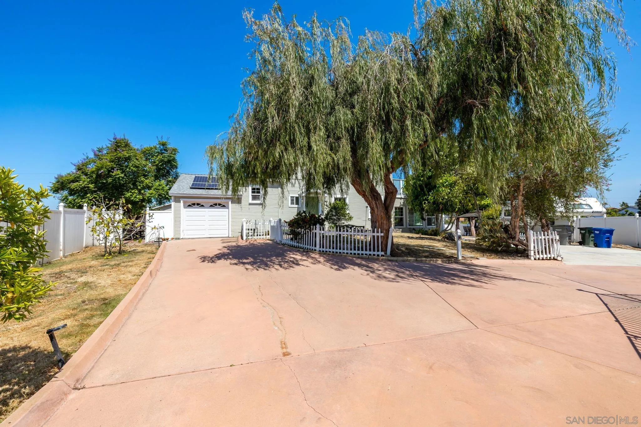 https://cdn.realtyfeed.com/cdn/127/260014734/edfd2fd570d7879ba1207431a529b583.webp