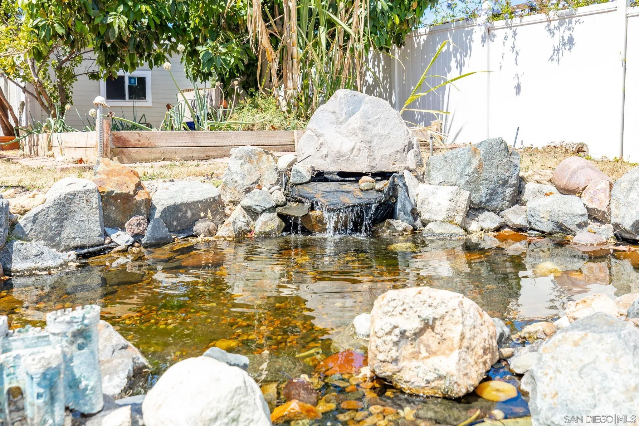 https://cdn.realtyfeed.com/cdn/127/260014734/fedbd720563a255f7170175d7292ba2d.webp