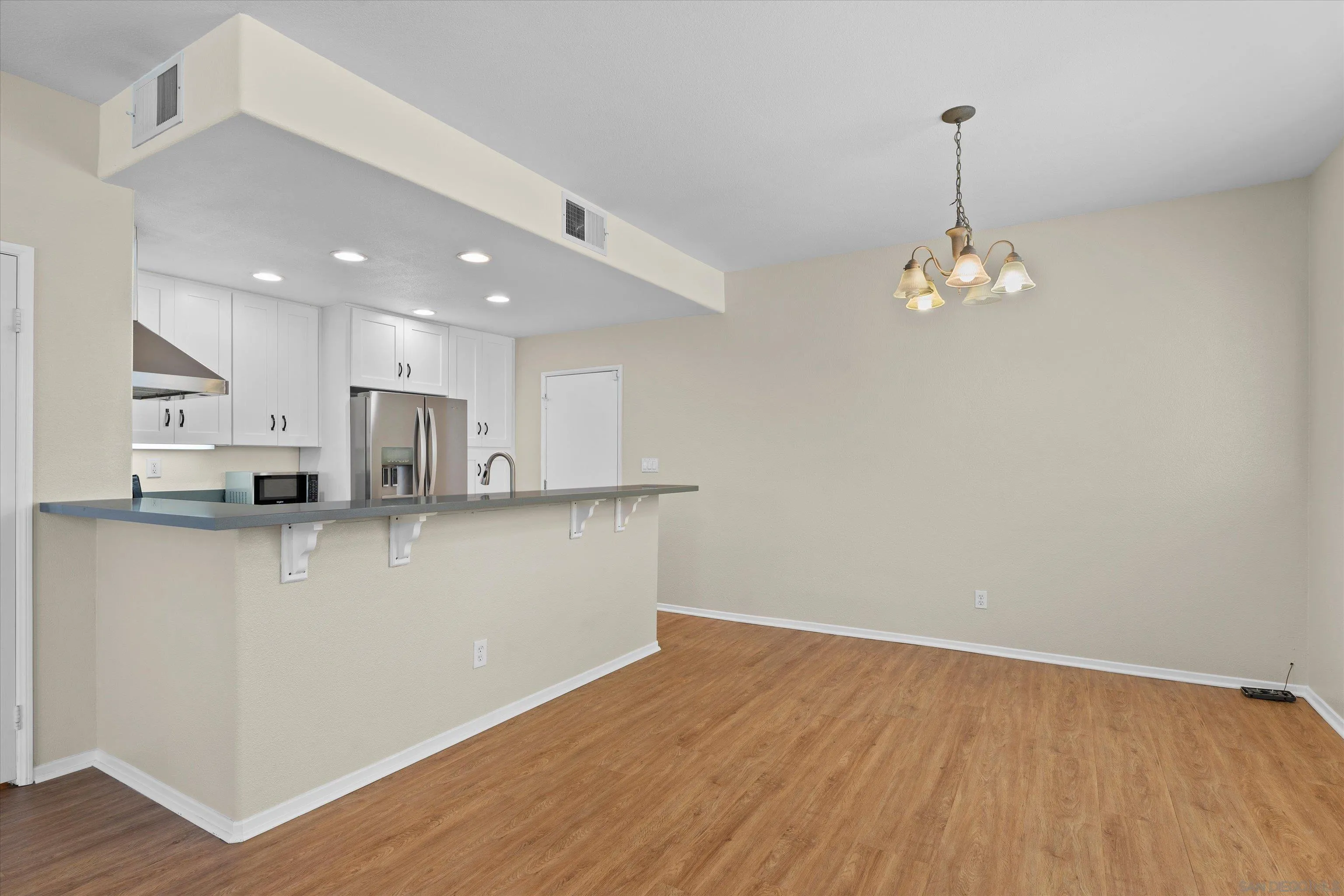 Photo #6: 260014736 Listing: Photo #6