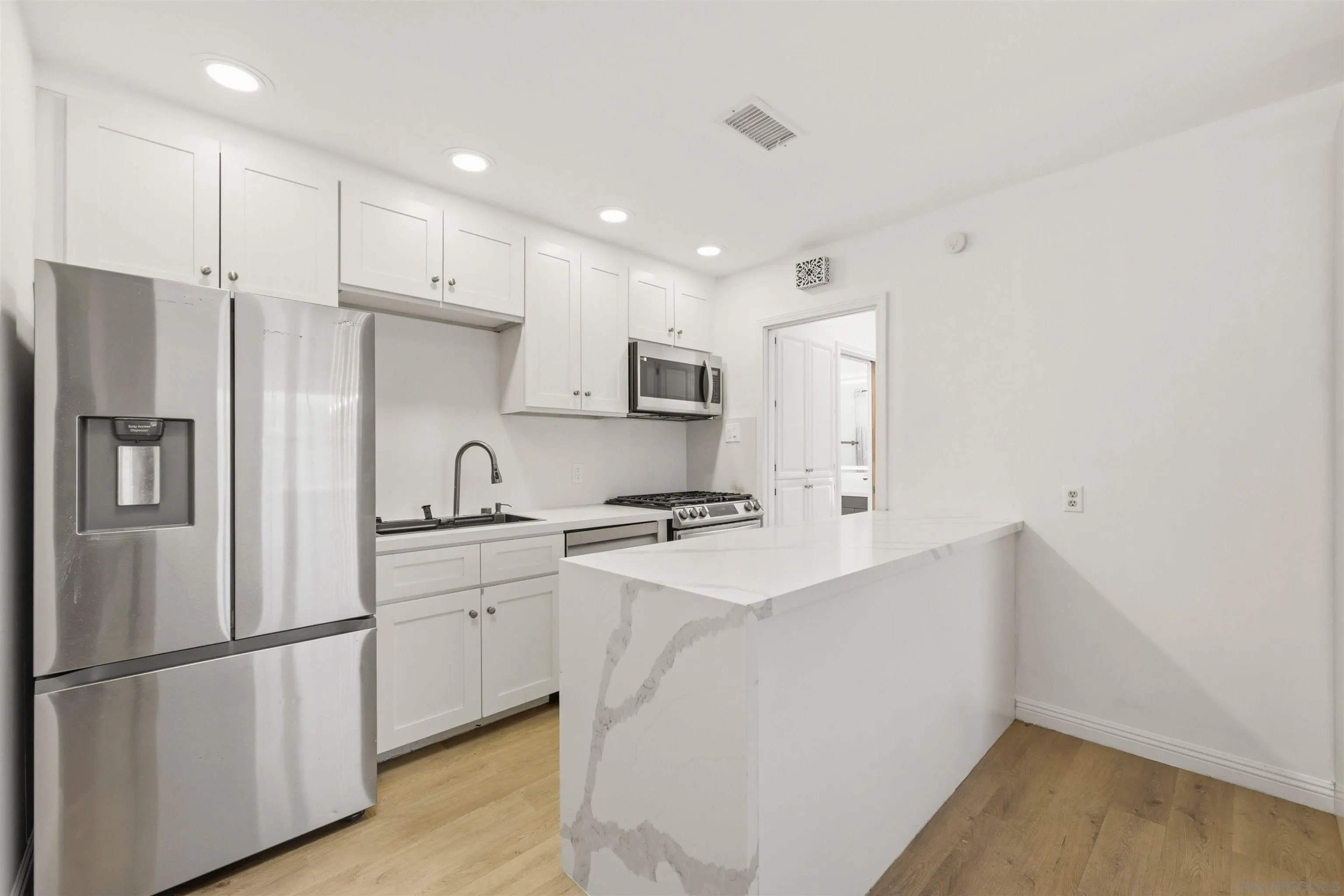 https://cdn.realtyfeed.com/cdn/127/260014737/299182ec5c0dc5134df85982135bc57c.webp