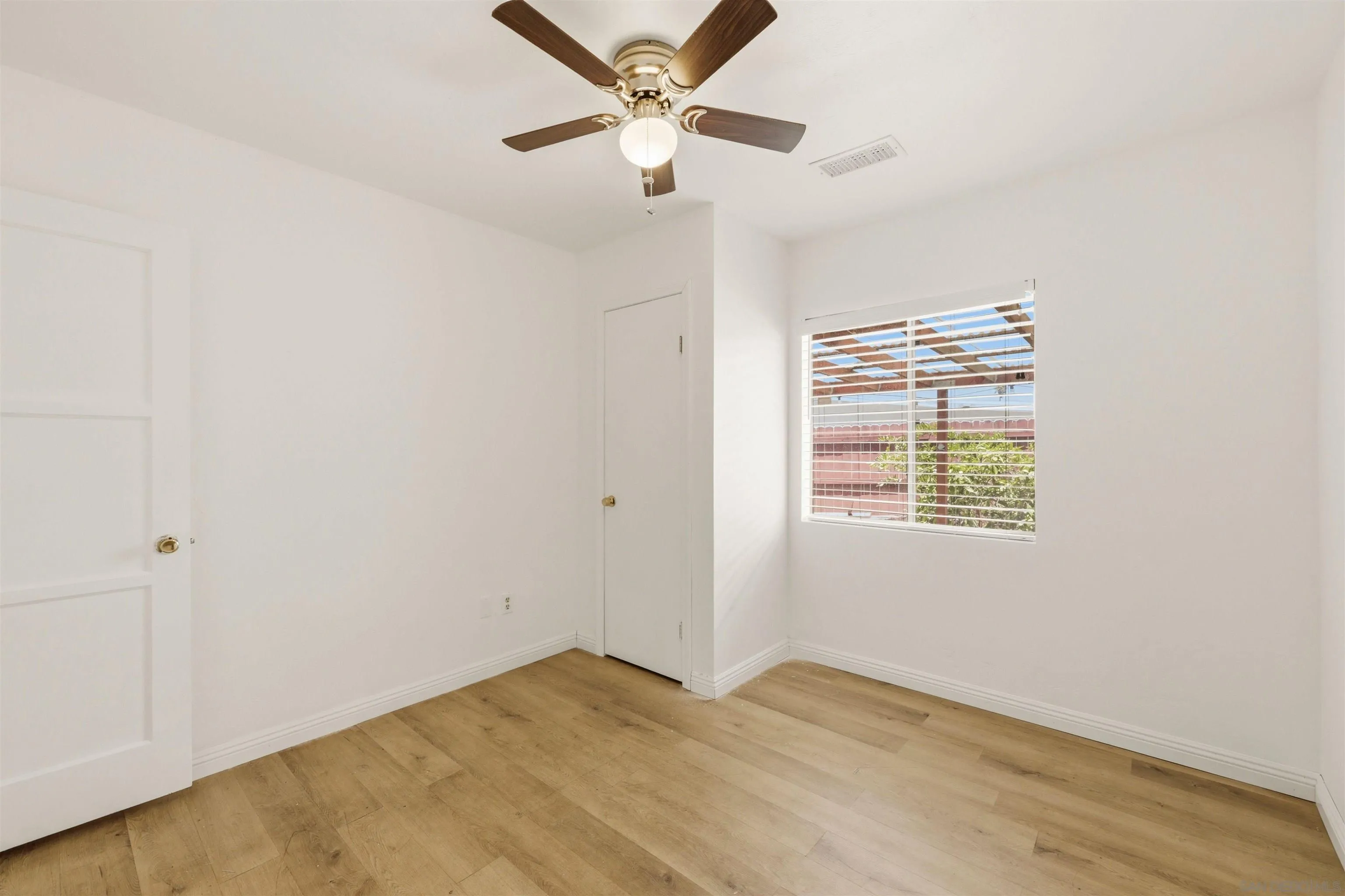 https://cdn.realtyfeed.com/cdn/127/260014737/2bbcc4259adc89146418416cb0a0c27f.webp
