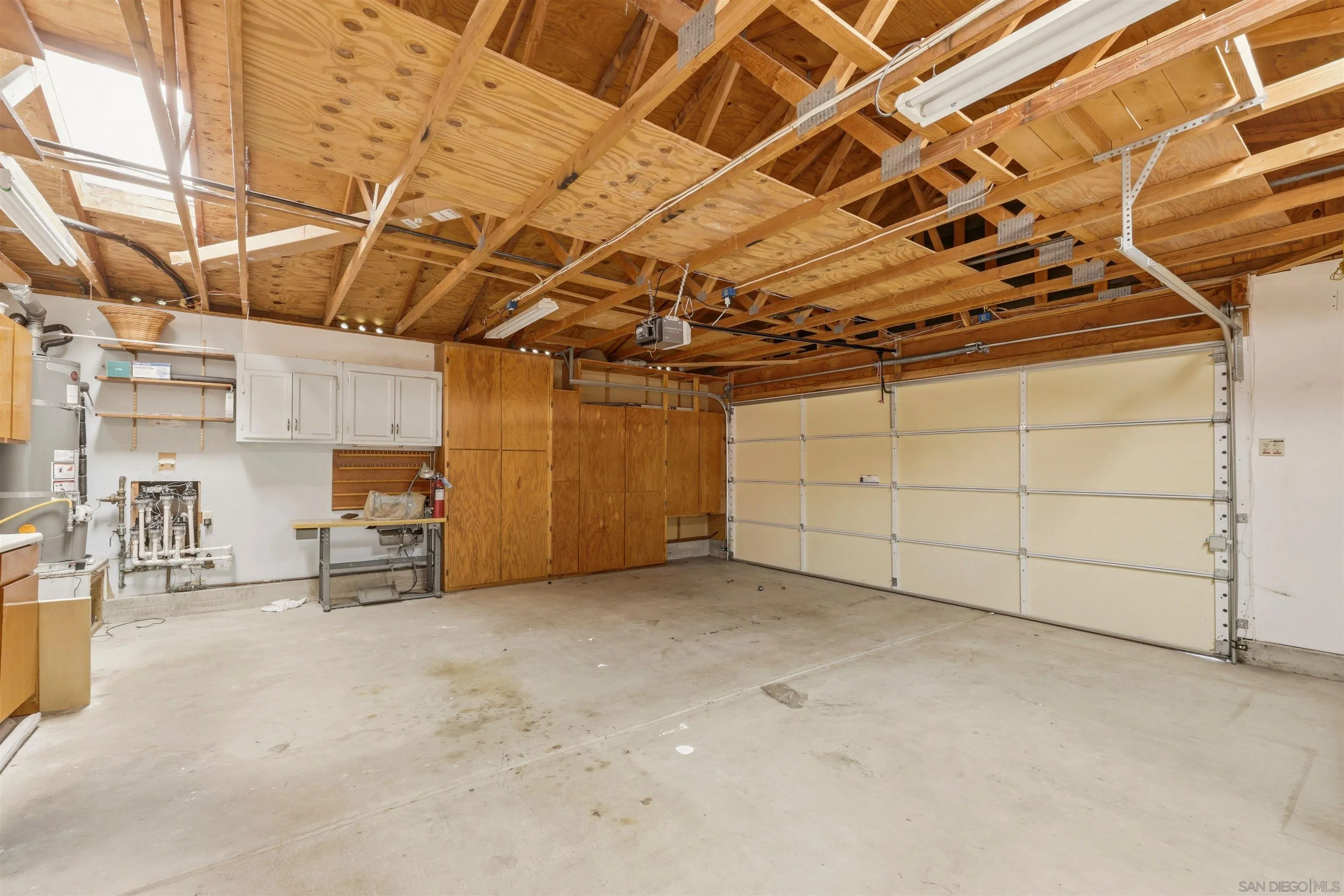 https://cdn.realtyfeed.com/cdn/127/260014737/2cc79aeb7d007d132cf561ee22a931fd.webp