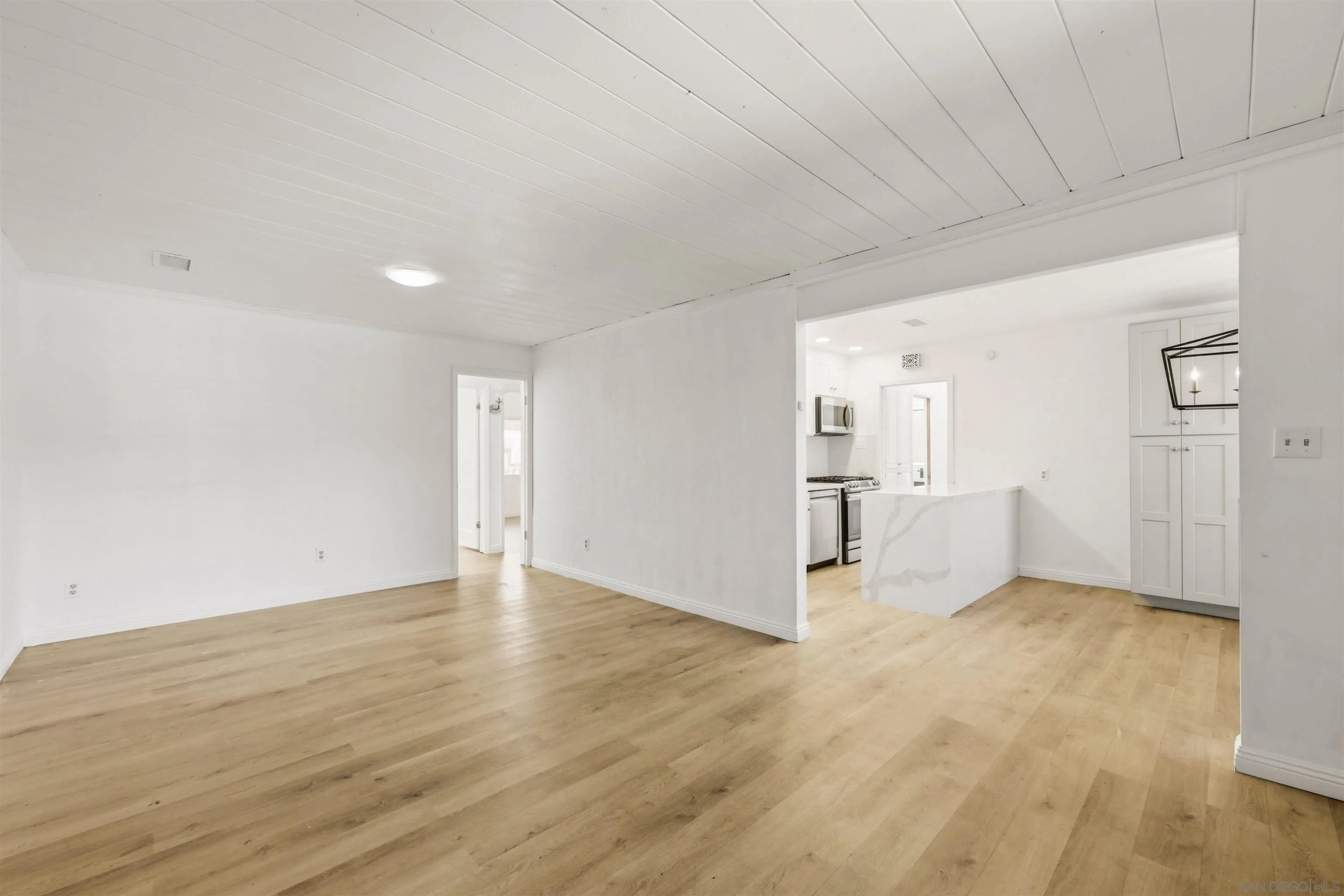 https://cdn.realtyfeed.com/cdn/127/260014737/4957e6809a24401dea0adb7dbd1b639d.webp