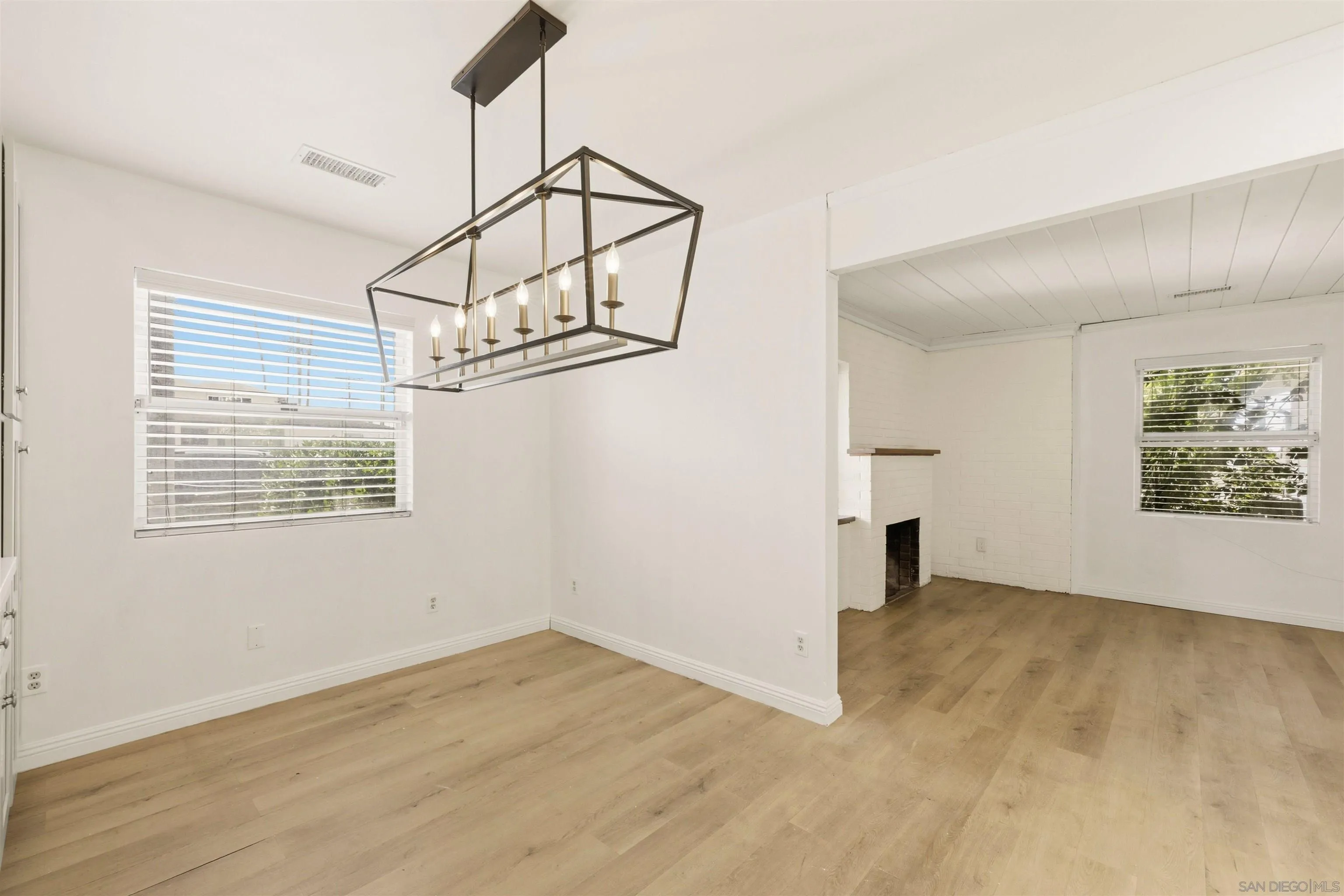 https://cdn.realtyfeed.com/cdn/127/260014737/8967ec35b8eb3edf4417c28222d1bd46.webp