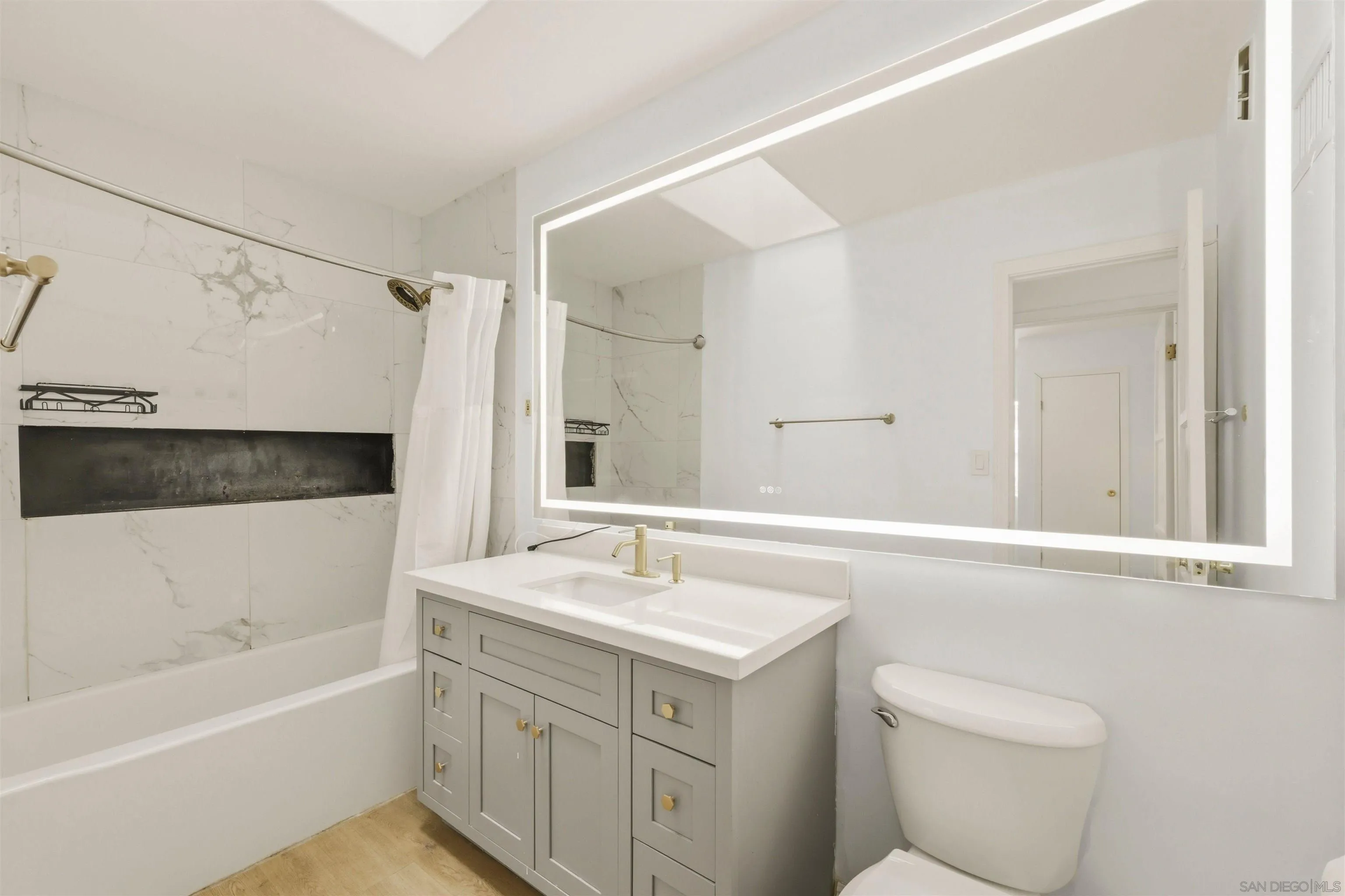 https://cdn.realtyfeed.com/cdn/127/260014737/acf522f64066cac13f87cc4388dbce8d.webp