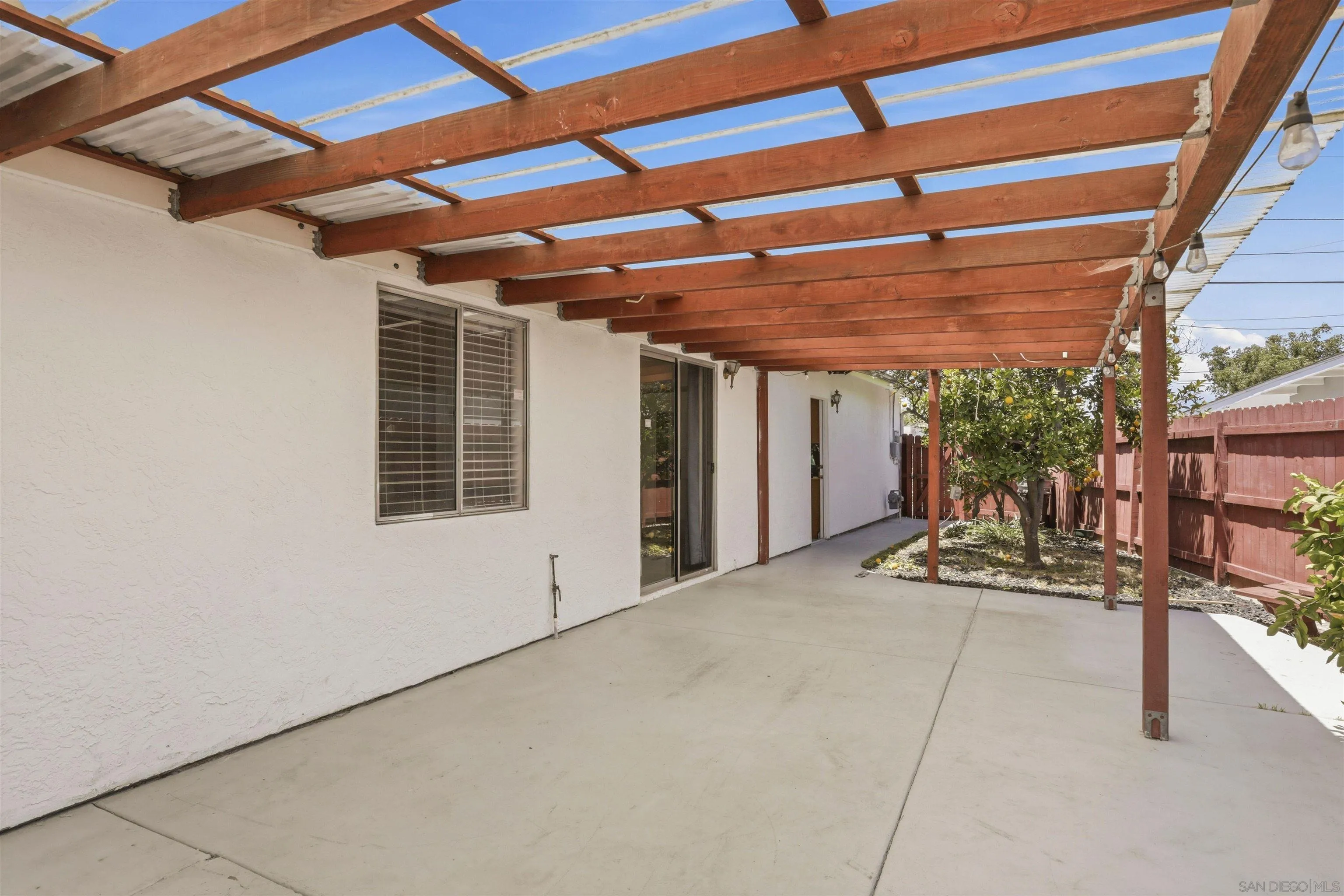 https://cdn.realtyfeed.com/cdn/127/260014737/c1b56851bdf9cb6e7dd15cb27607777e.webp