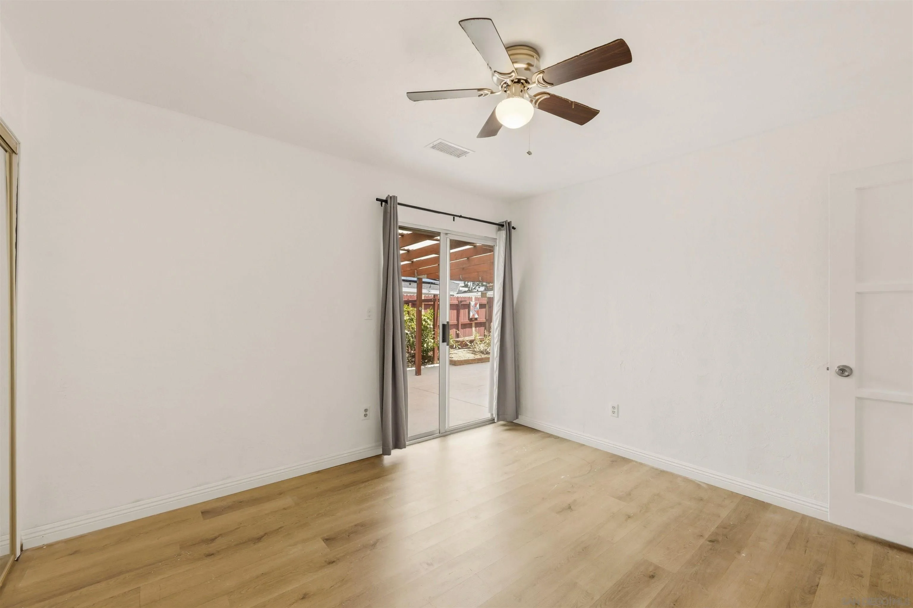 https://cdn.realtyfeed.com/cdn/127/260014737/e70511c6e3d719ebe569bb48b06e2050.webp