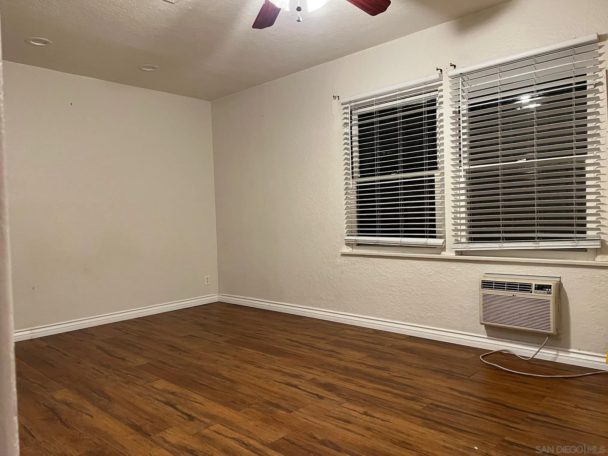 https://cdn.realtyfeed.com/cdn/127/260014738/9ce66c5b53979e25ad620644786bac90.webp