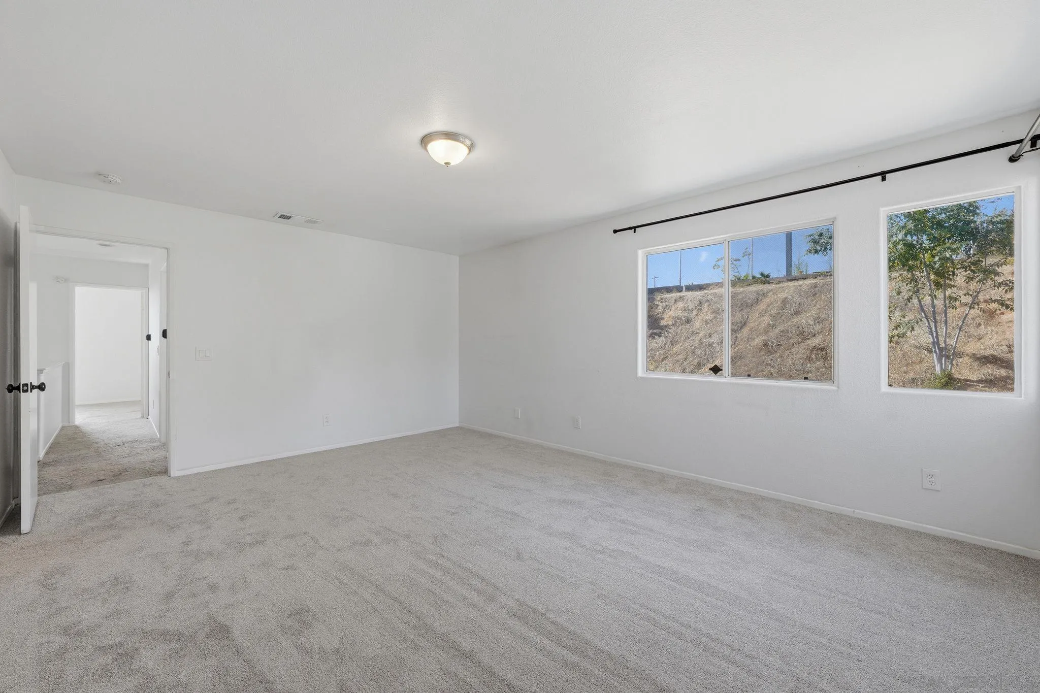 https://cdn.realtyfeed.com/cdn/127/260014752/2dd473e5a544190687183c2e5796c1ae.webp