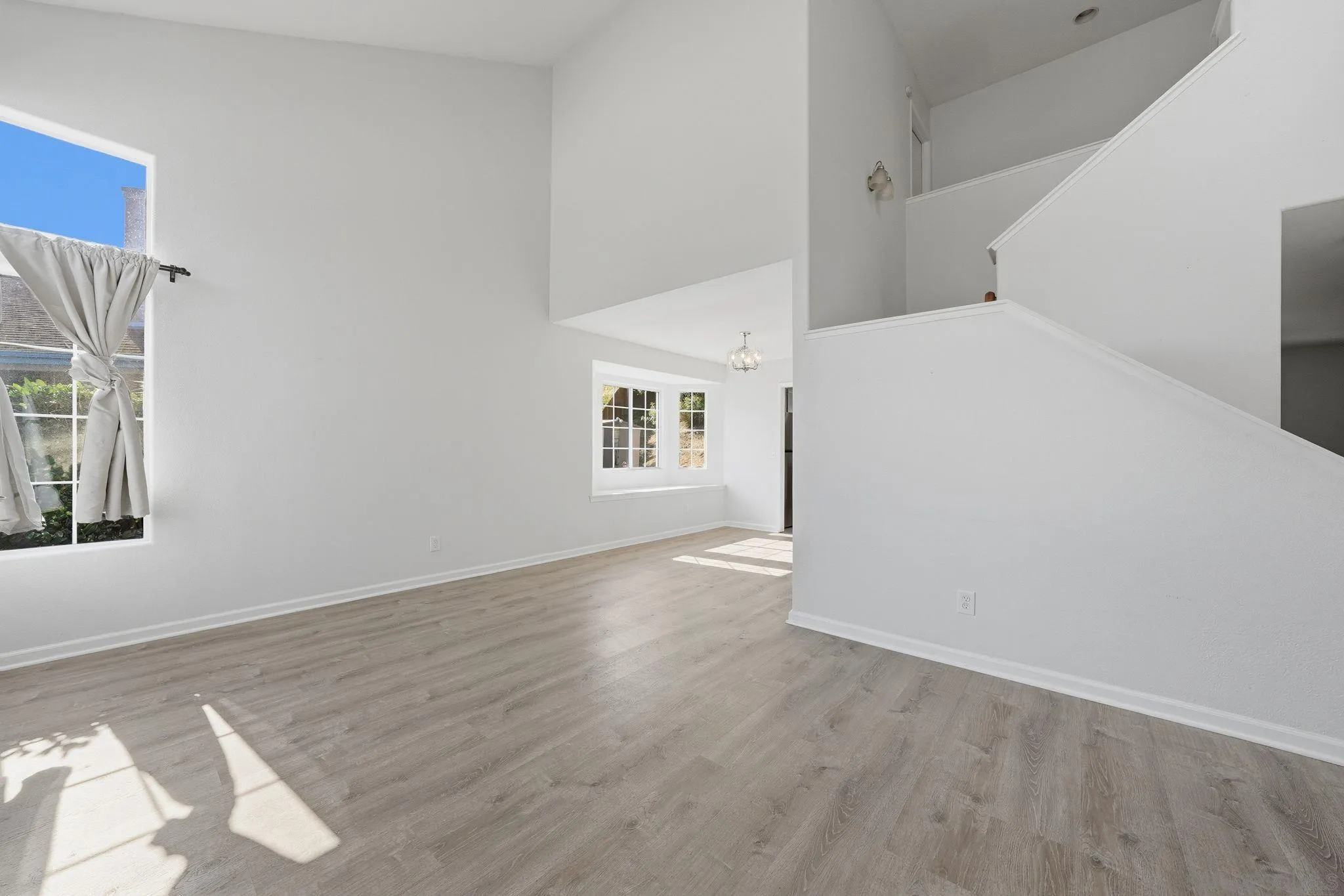 https://cdn.realtyfeed.com/cdn/127/260014752/9b570f3d23f3e33359ae9472439cccf9.webp