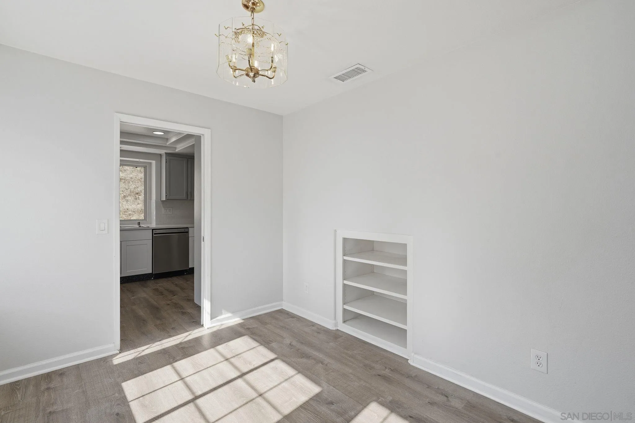 https://cdn.realtyfeed.com/cdn/127/260014752/9f4bc16774f40bf838285a16aaac069d.webp