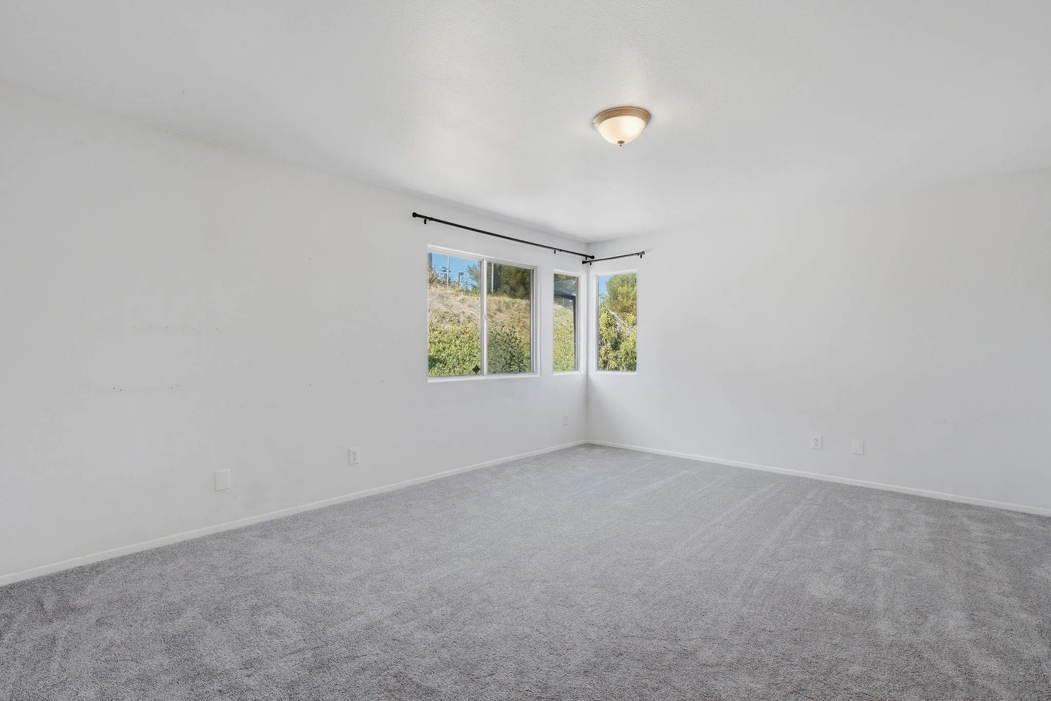 https://cdn.realtyfeed.com/cdn/127/260014752/b33980fae604fcf956f680c0252f99b1.webp