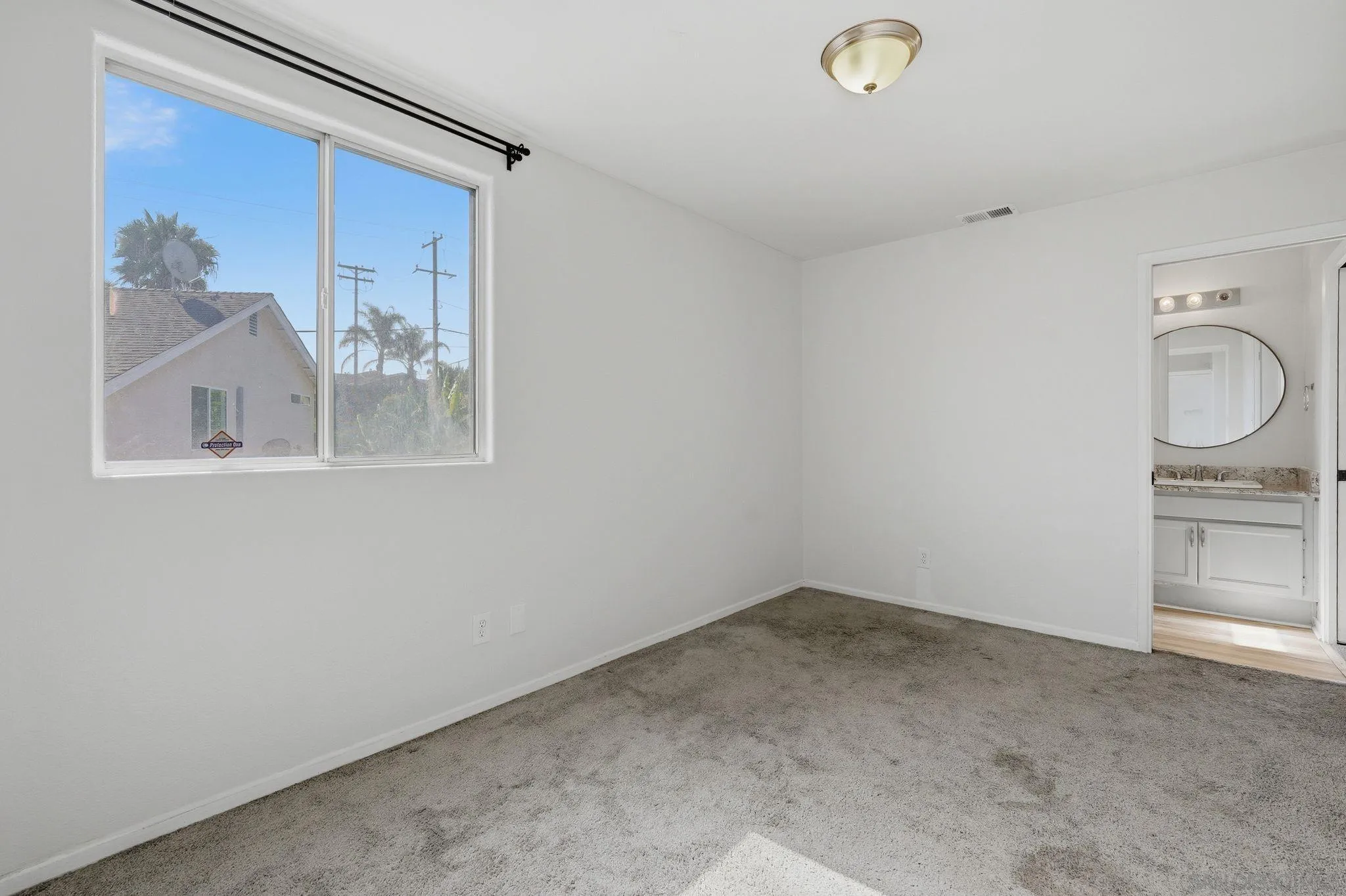 https://cdn.realtyfeed.com/cdn/127/260014752/dbe18ba0279eef9ff09f7c7b36a8dff6.webp