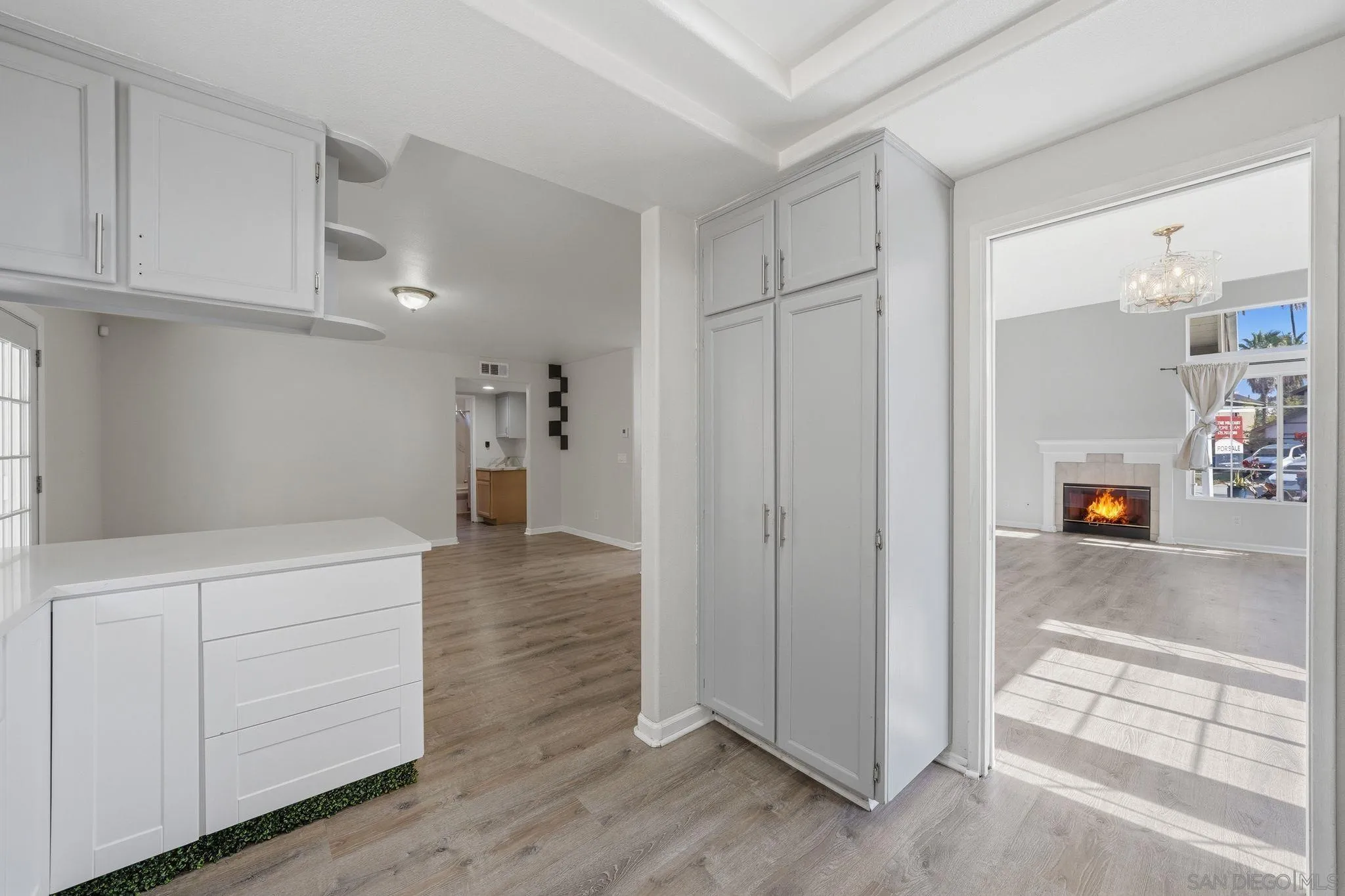 https://cdn.realtyfeed.com/cdn/127/260014752/f2d8567459aa17c73e11f761dd8e6e22.webp