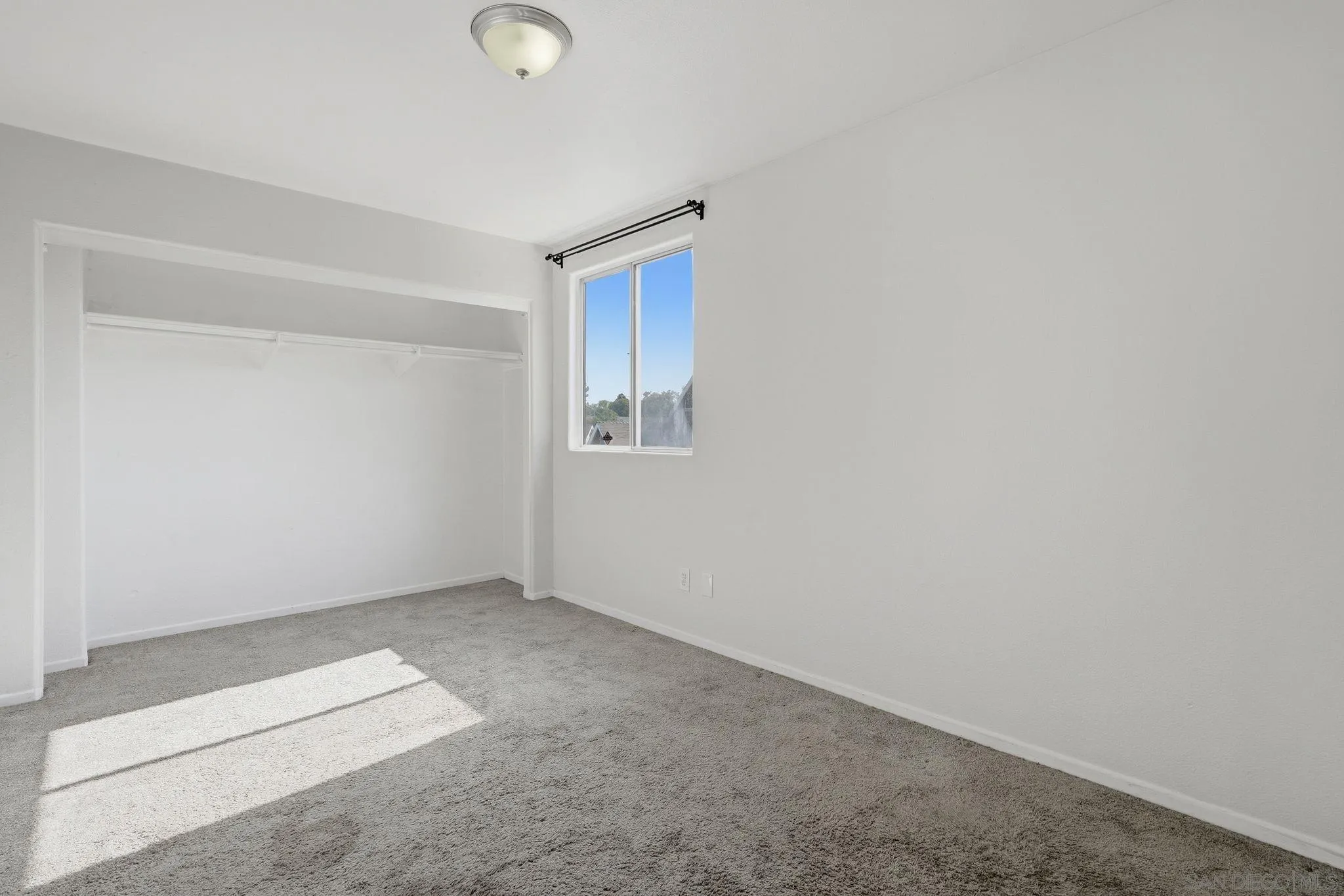 https://cdn.realtyfeed.com/cdn/127/260014752/fe87b02be3d61f67ebeff7ee12f7738b.webp