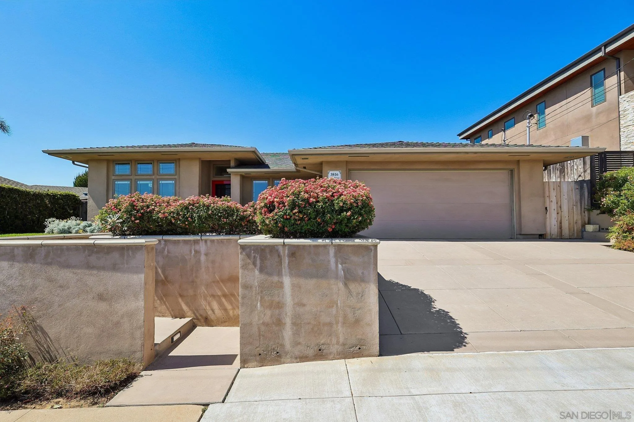 https://cdn.realtyfeed.com/cdn/127/260014759/05725fca606454552a40ecf552c98ba5.webp