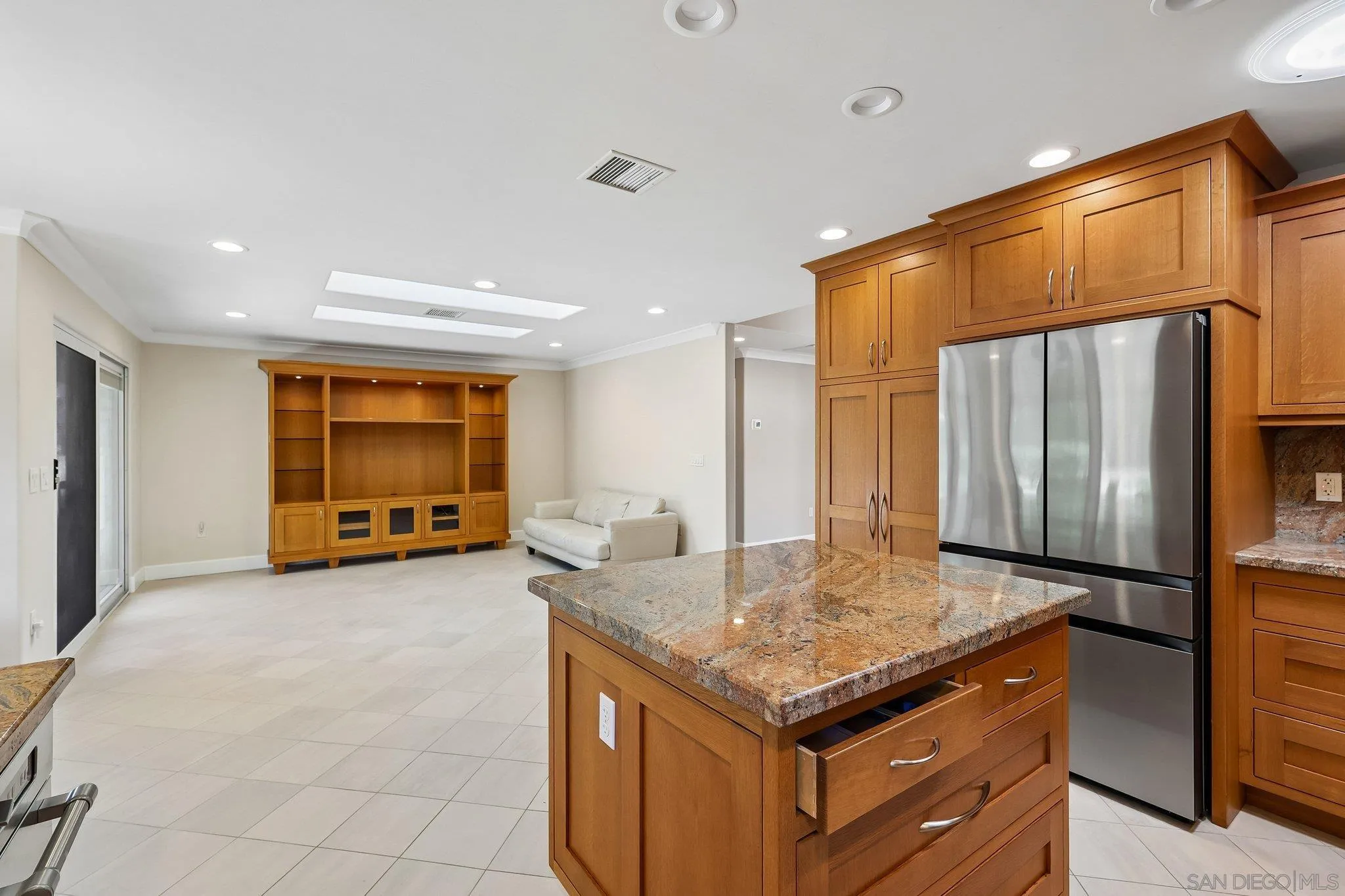 https://cdn.realtyfeed.com/cdn/127/260014759/5c7aeeaffa10606a416e504171e1965b.webp