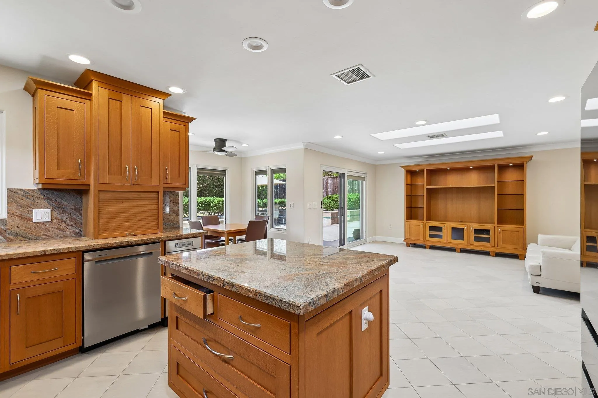 https://cdn.realtyfeed.com/cdn/127/260014759/7bdaf85f574a1d14ef620acce336f5d9.webp