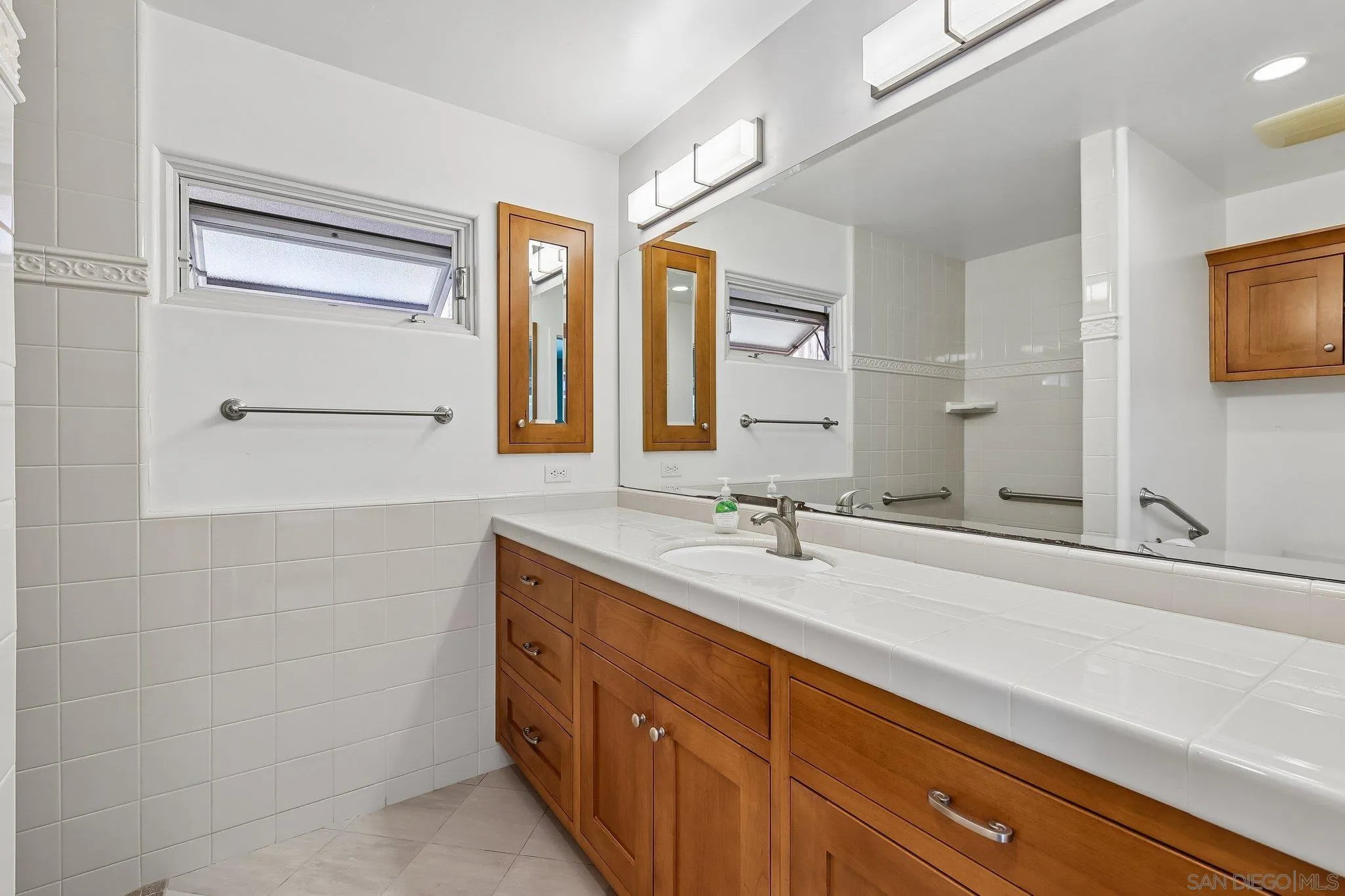 https://cdn.realtyfeed.com/cdn/127/260014759/803a505c174875f886f3ccdee874ab27.webp