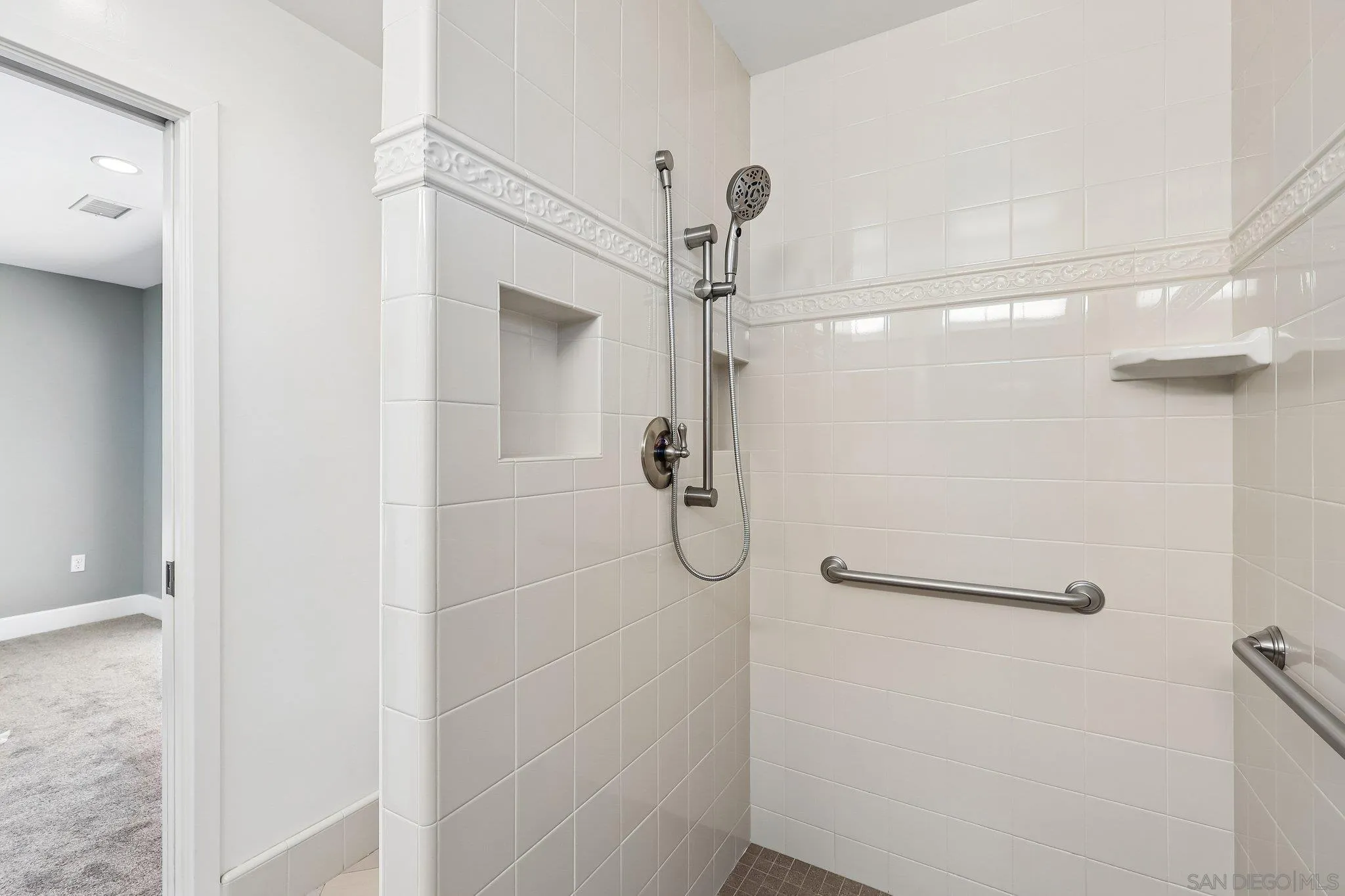 https://cdn.realtyfeed.com/cdn/127/260014759/ae1082f713675dea3a20a8c213b7075d.webp