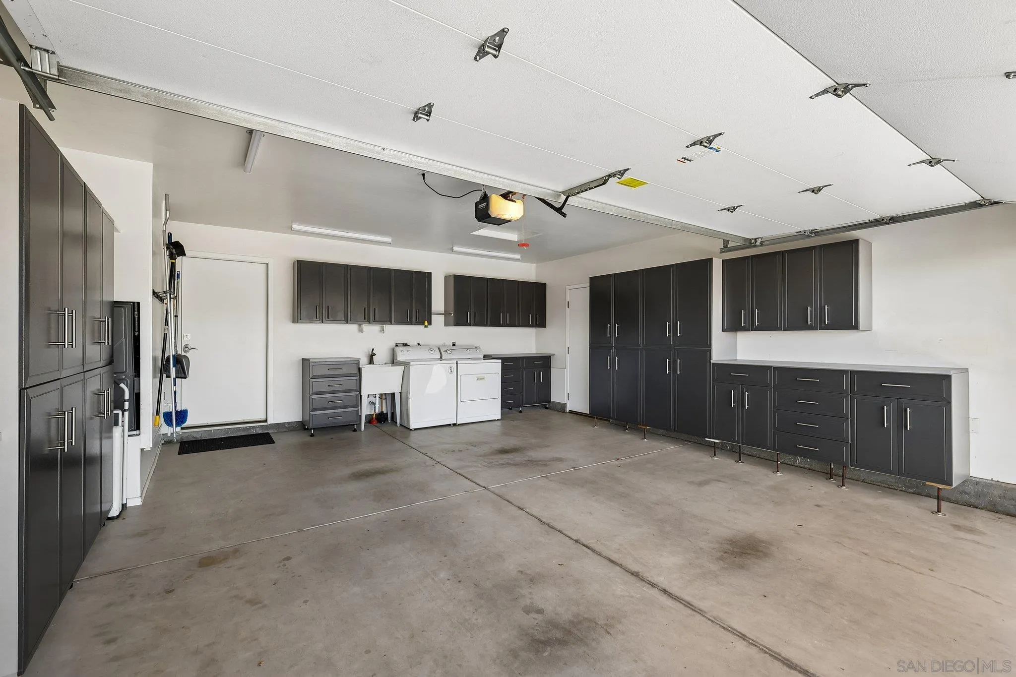 https://cdn.realtyfeed.com/cdn/127/260014759/af938b37de47bb7608eca11db9b72280.webp