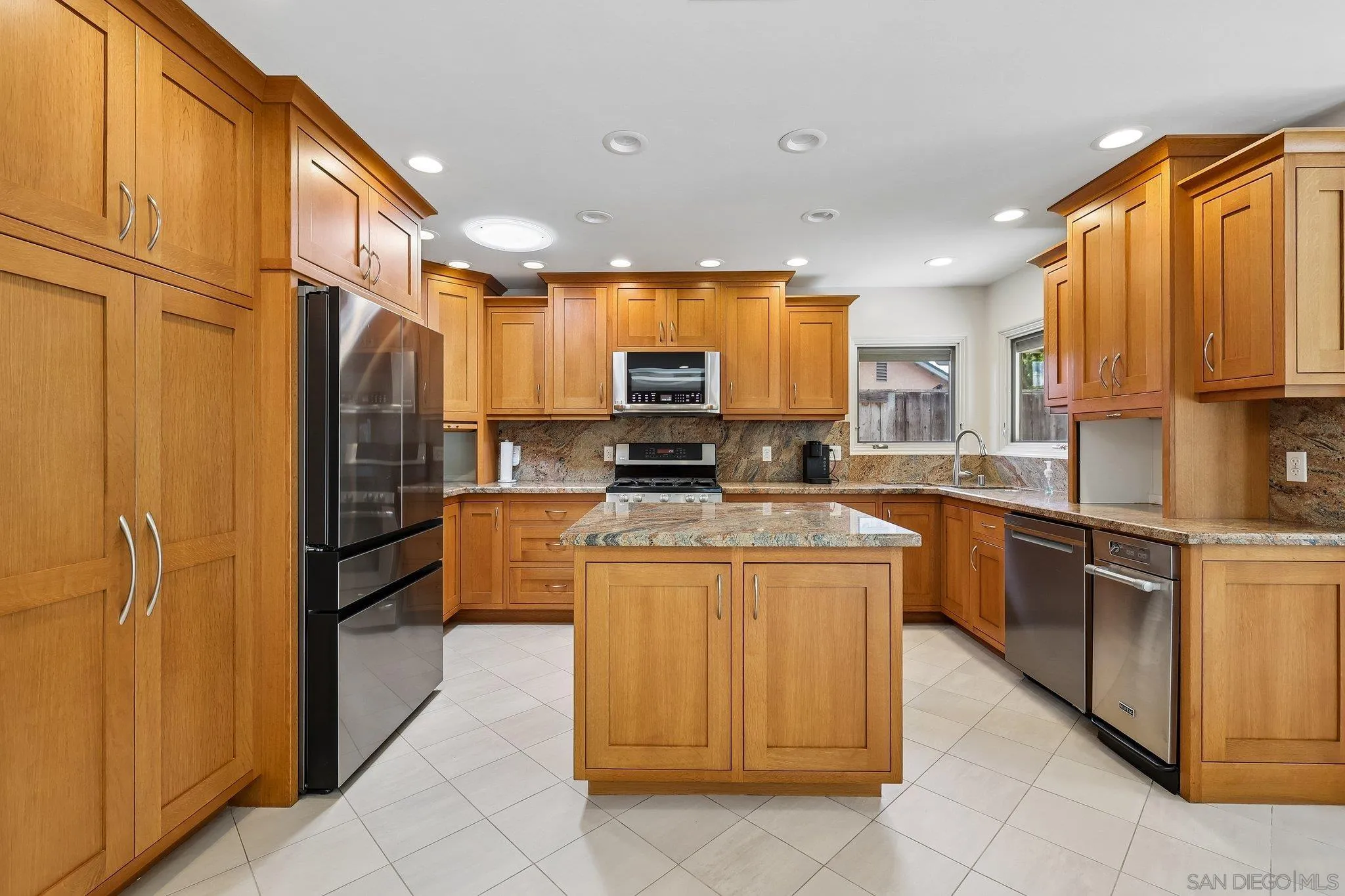 https://cdn.realtyfeed.com/cdn/127/260014759/b4d4d47f20e77f548d2e8bce7a5b37f2.webp