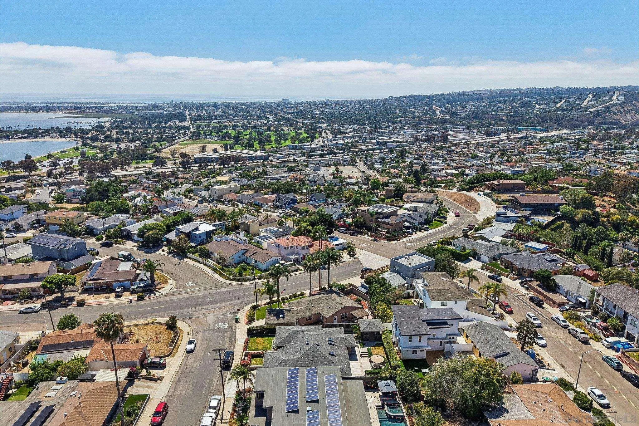 https://cdn.realtyfeed.com/cdn/127/260014759/c6b6a6cbbc354bef7141e0c6fd5c3a57.webp