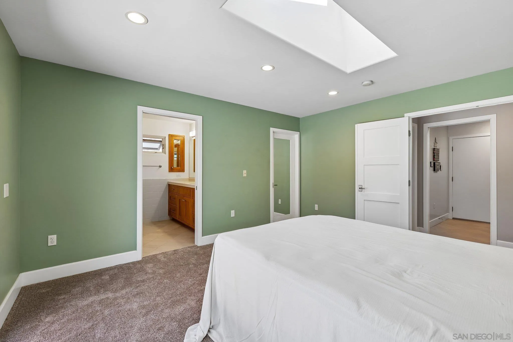 https://cdn.realtyfeed.com/cdn/127/260014759/ca69cbfa8324f4ab5b2b4de8bbd8e9cd.webp