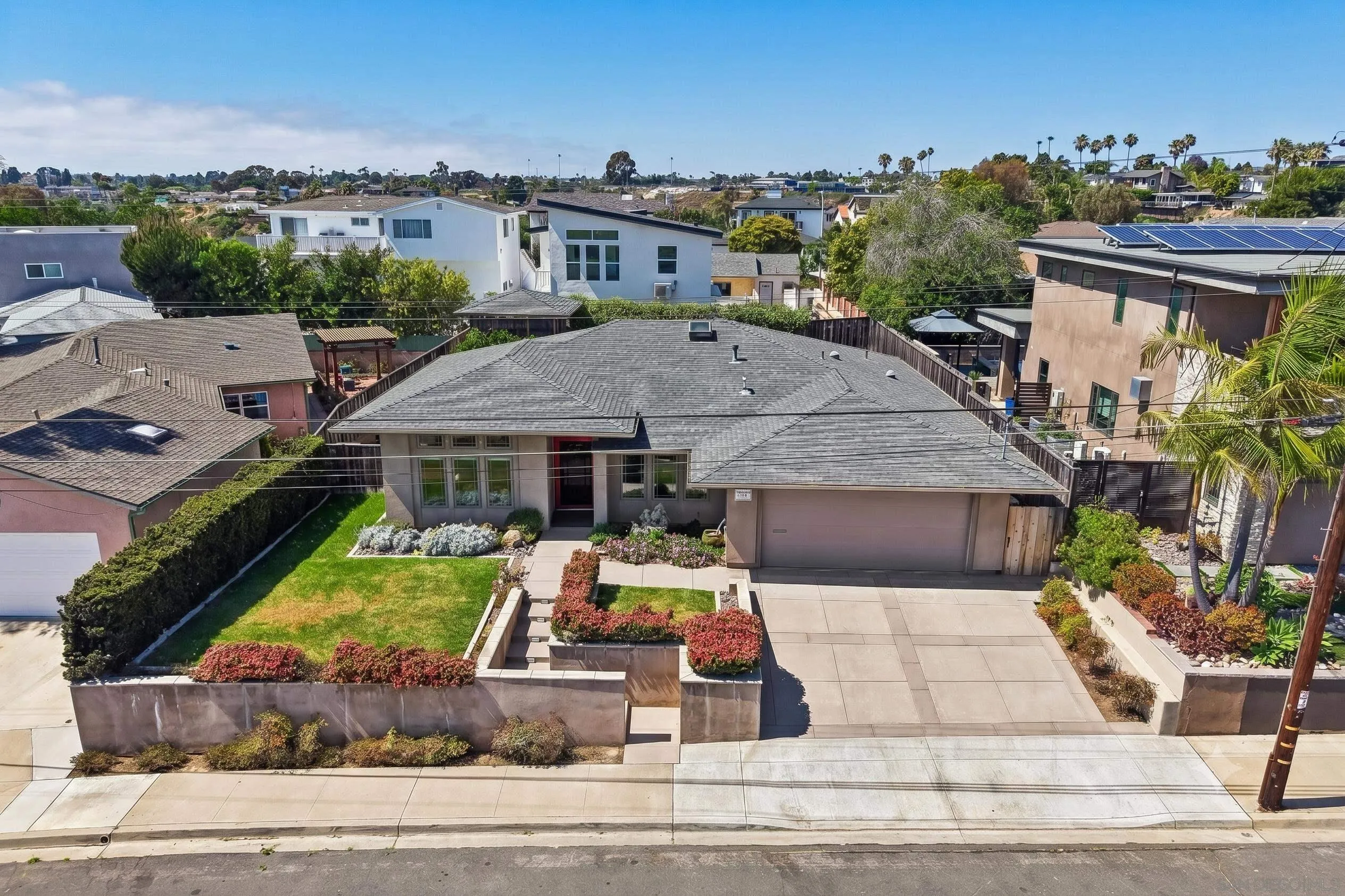 https://cdn.realtyfeed.com/cdn/127/260014759/f07ec6d9f141907ea31635576ab4d0be.webp