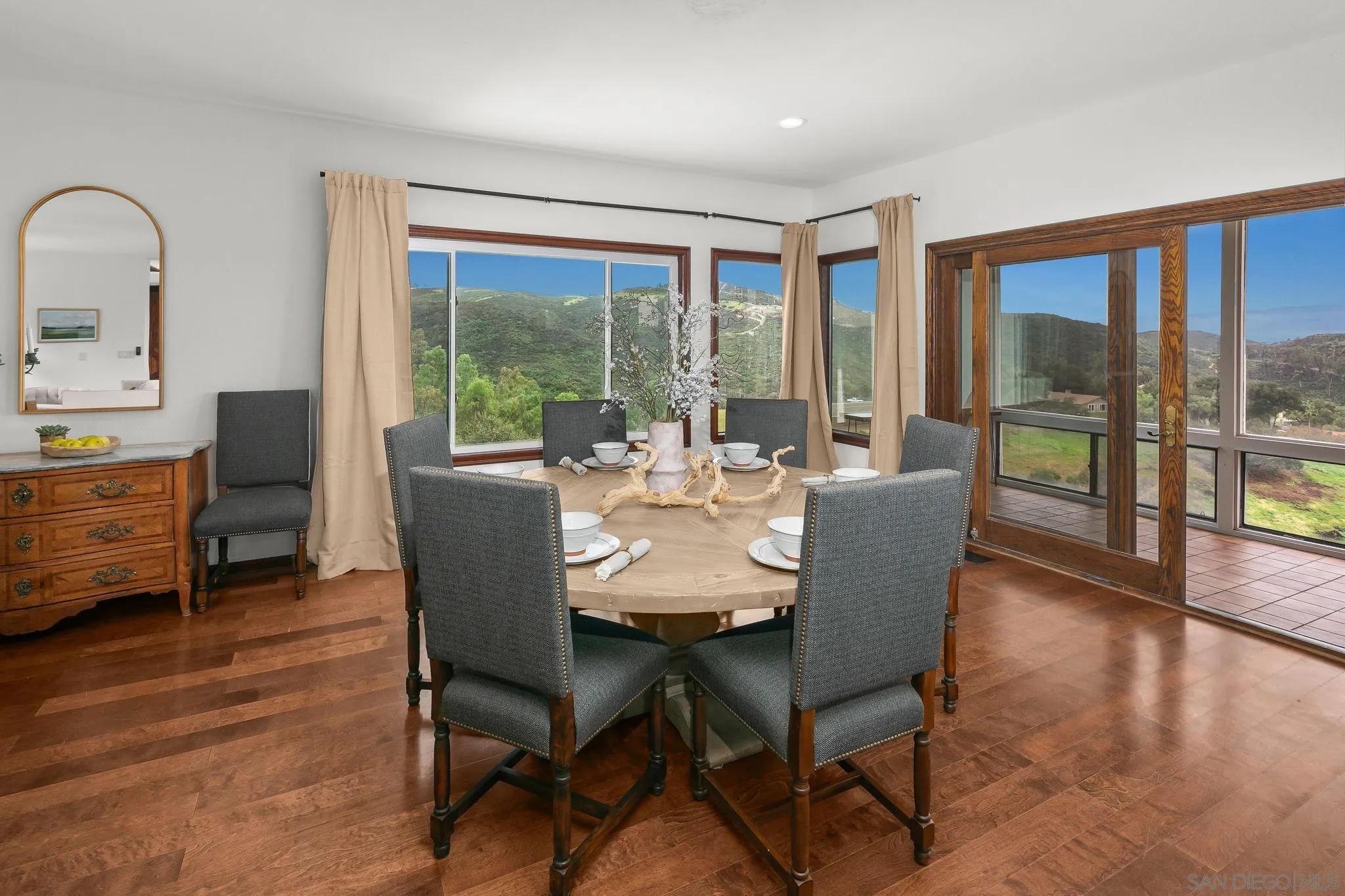 https://cdn.realtyfeed.com/cdn/127/260014761/594a43a7918b21989f9c602b8a4cc1f4.webp