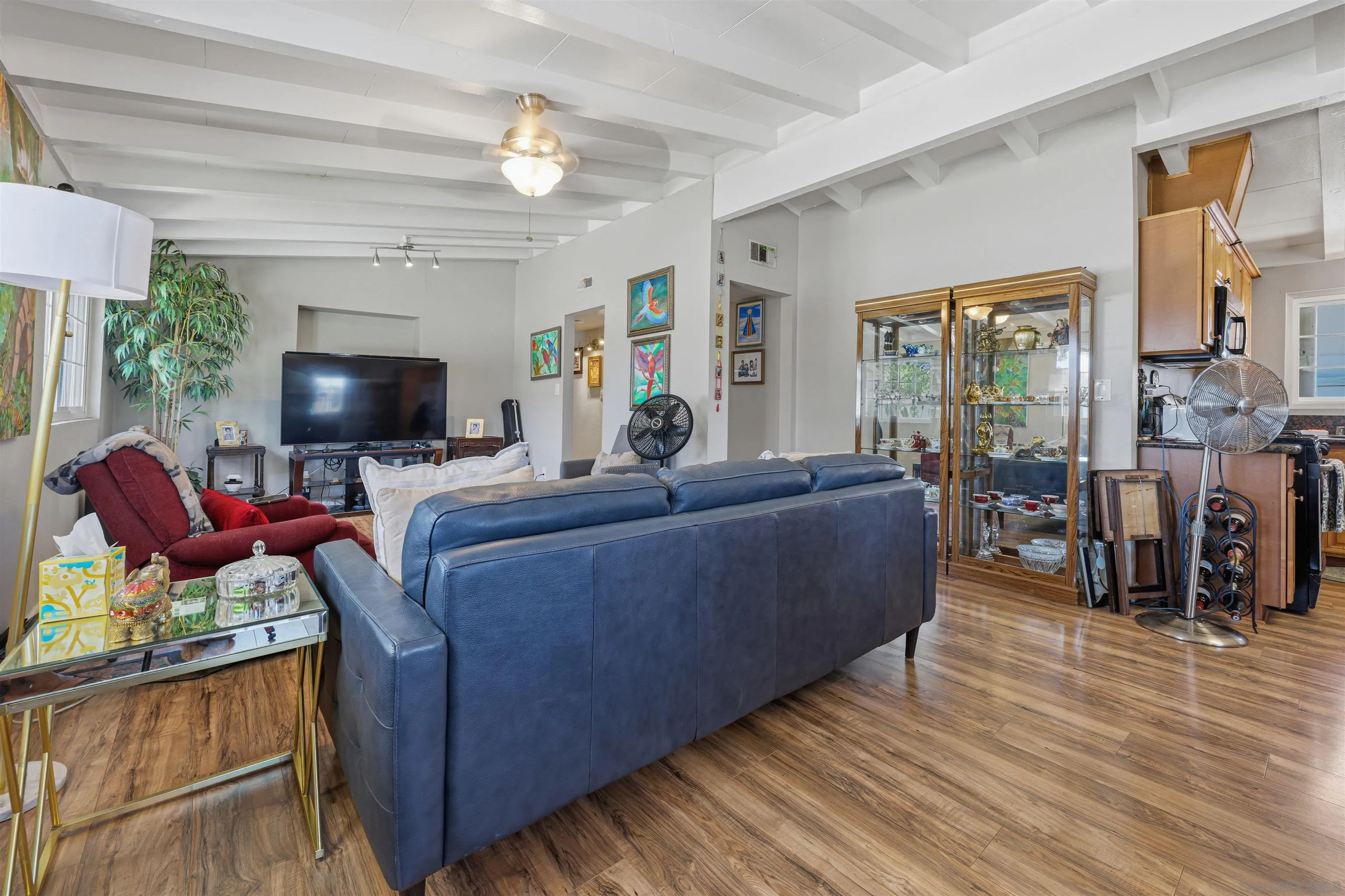 https://cdn.realtyfeed.com/cdn/127/260014770/efbda8173fae482d37f6b940a180da8c.webp