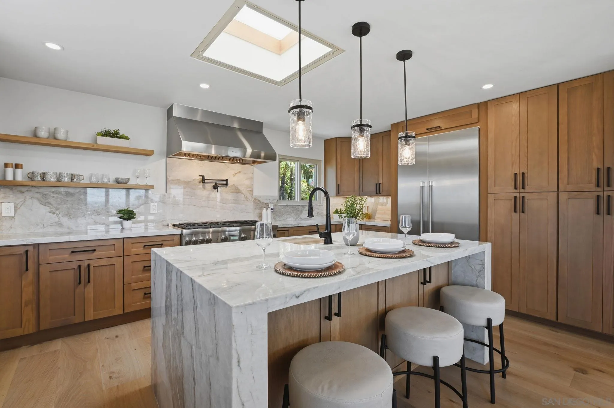 https://cdn.realtyfeed.com/cdn/127/260014774/051a976a58949d3a205f39171cd3e409.webp