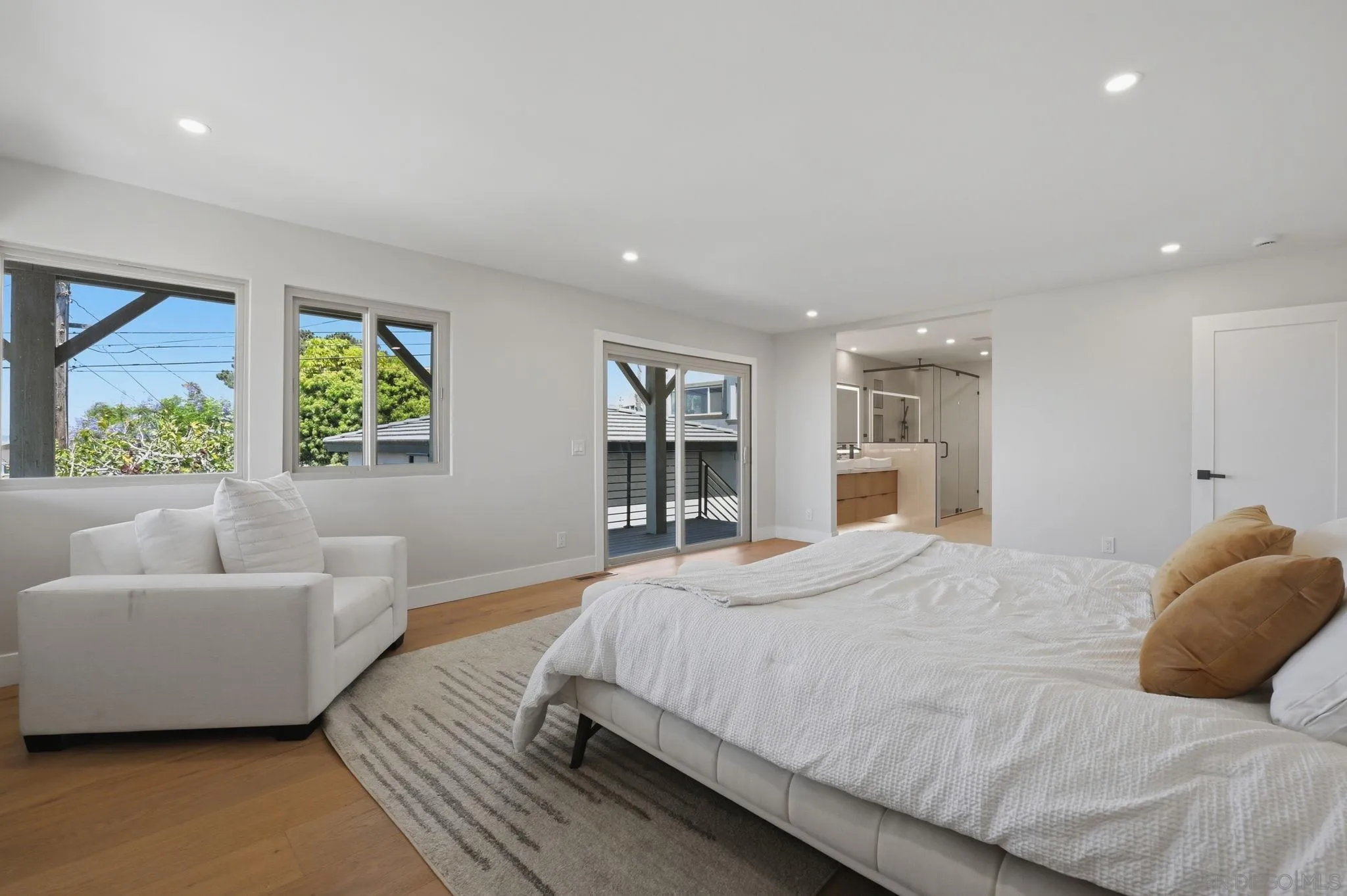 https://cdn.realtyfeed.com/cdn/127/260014774/0cd8ce167b8081299a9b82446c81cc31.webp