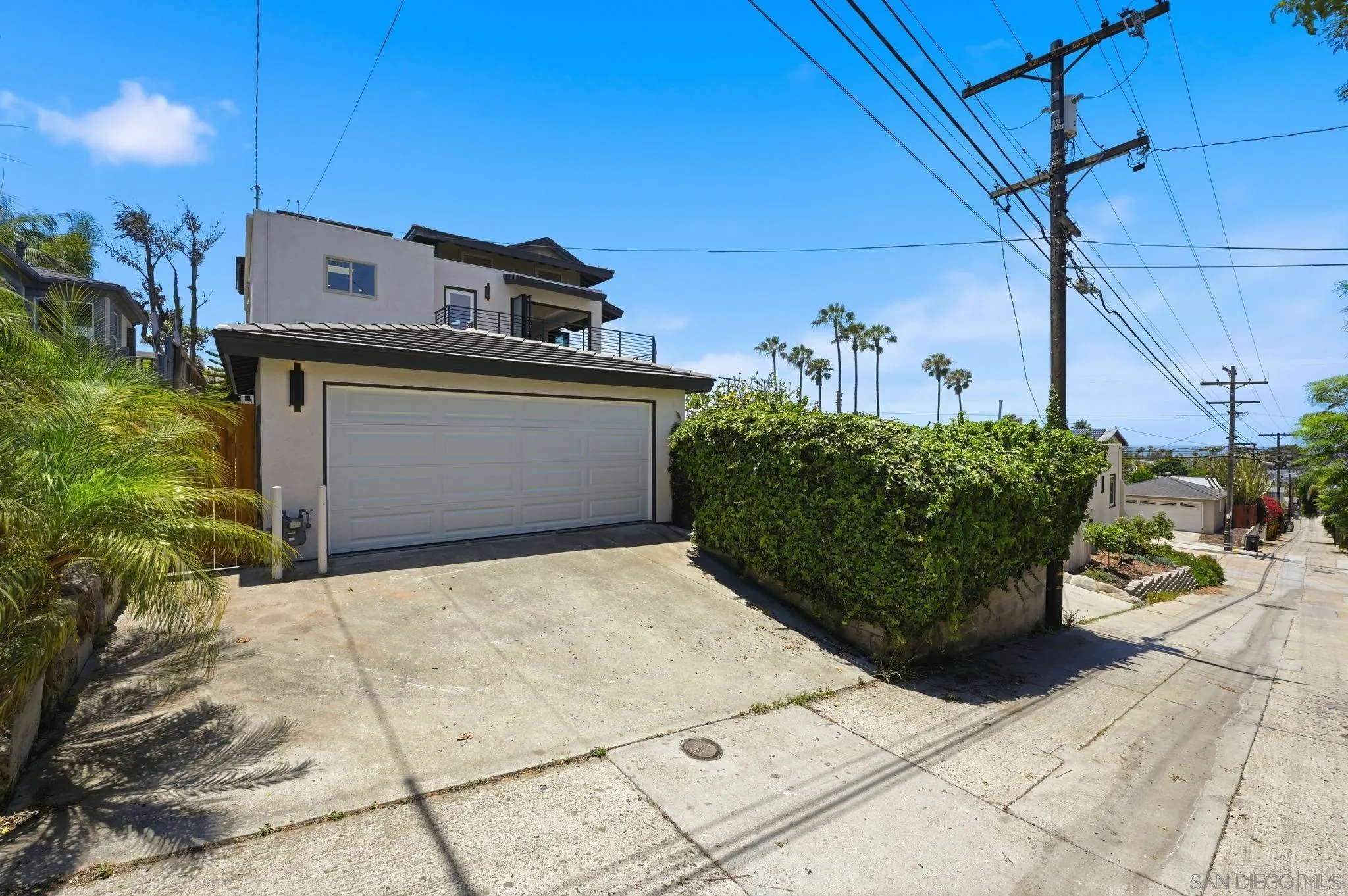 https://cdn.realtyfeed.com/cdn/127/260014774/4bf522253361767bd2ffd4bbe38981ef.webp
