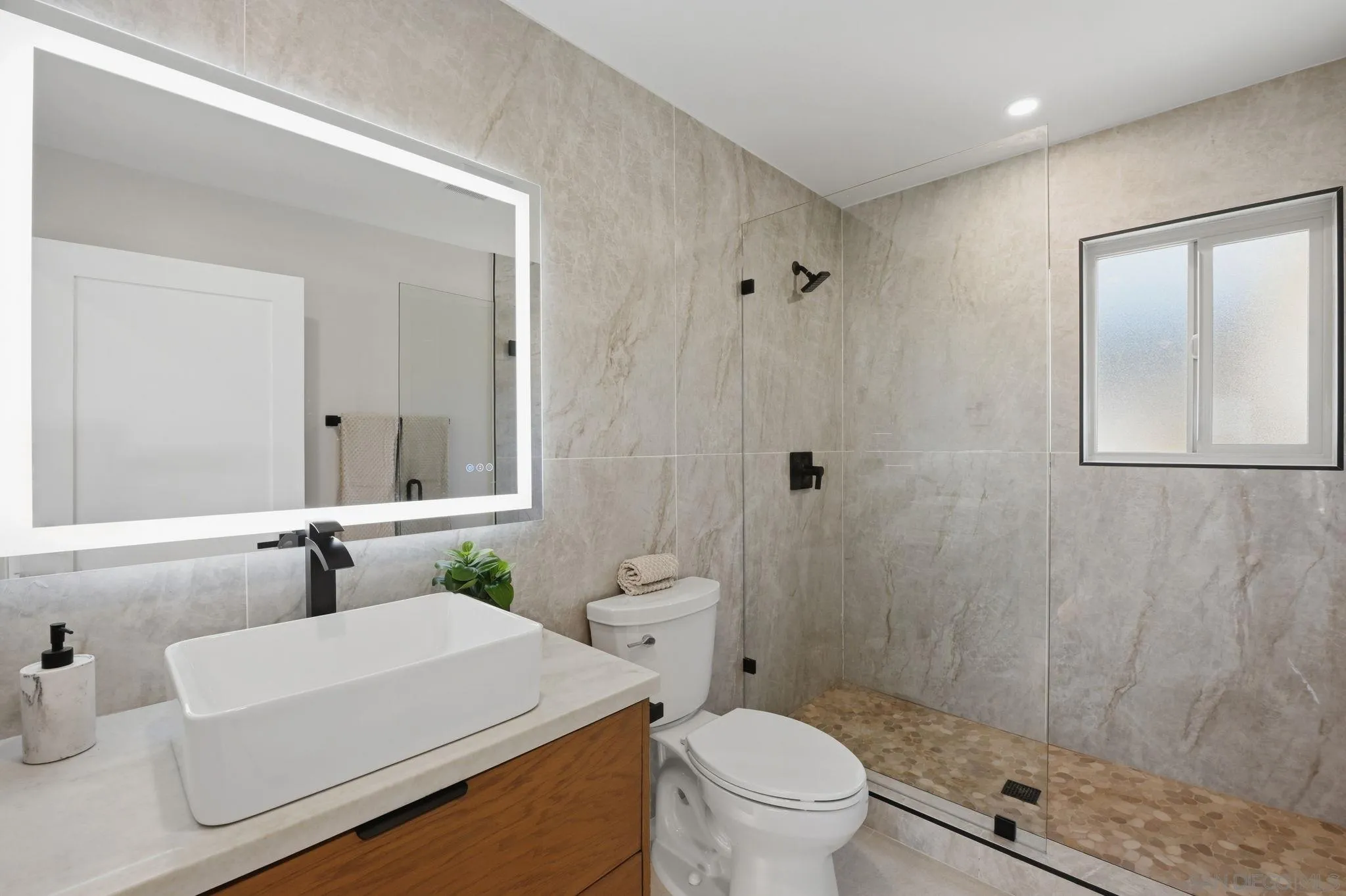 https://cdn.realtyfeed.com/cdn/127/260014774/5ab504e5b84188c676bcd63d0f14fd61.webp