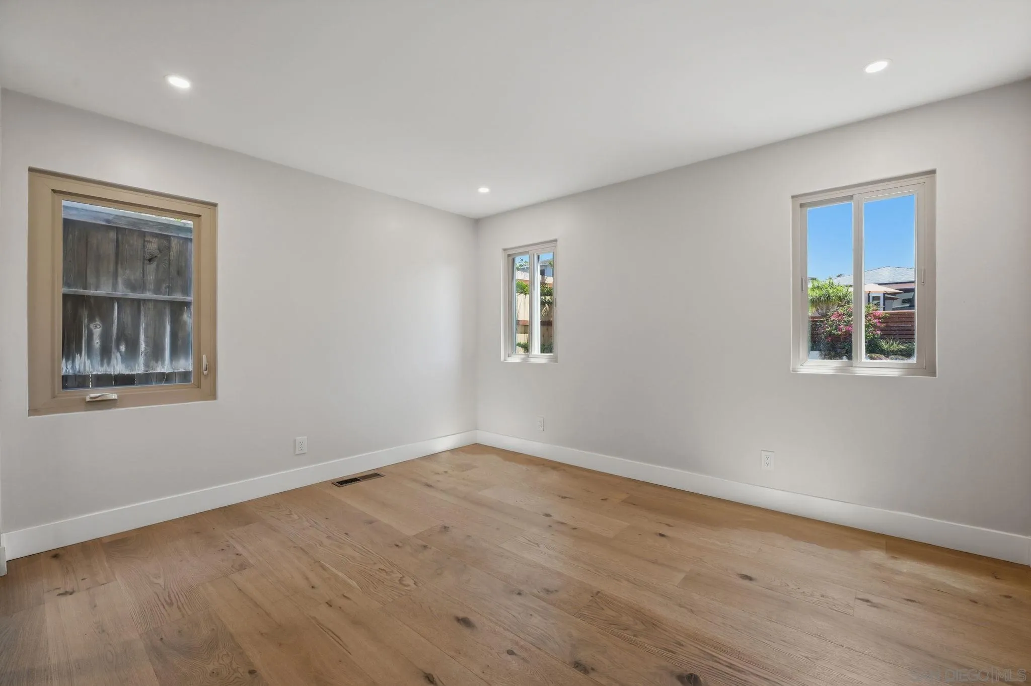 https://cdn.realtyfeed.com/cdn/127/260014774/a17c57a893794ad91833db95105be0d8.webp