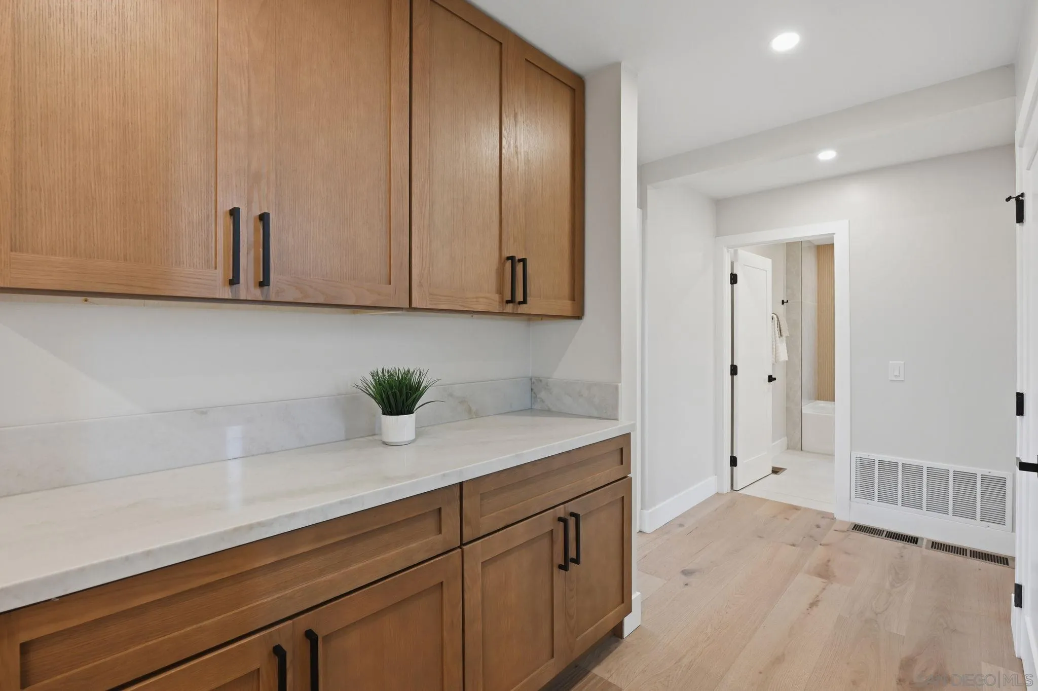 https://cdn.realtyfeed.com/cdn/127/260014774/cccd312dc156fdda938762135cf4717c.webp