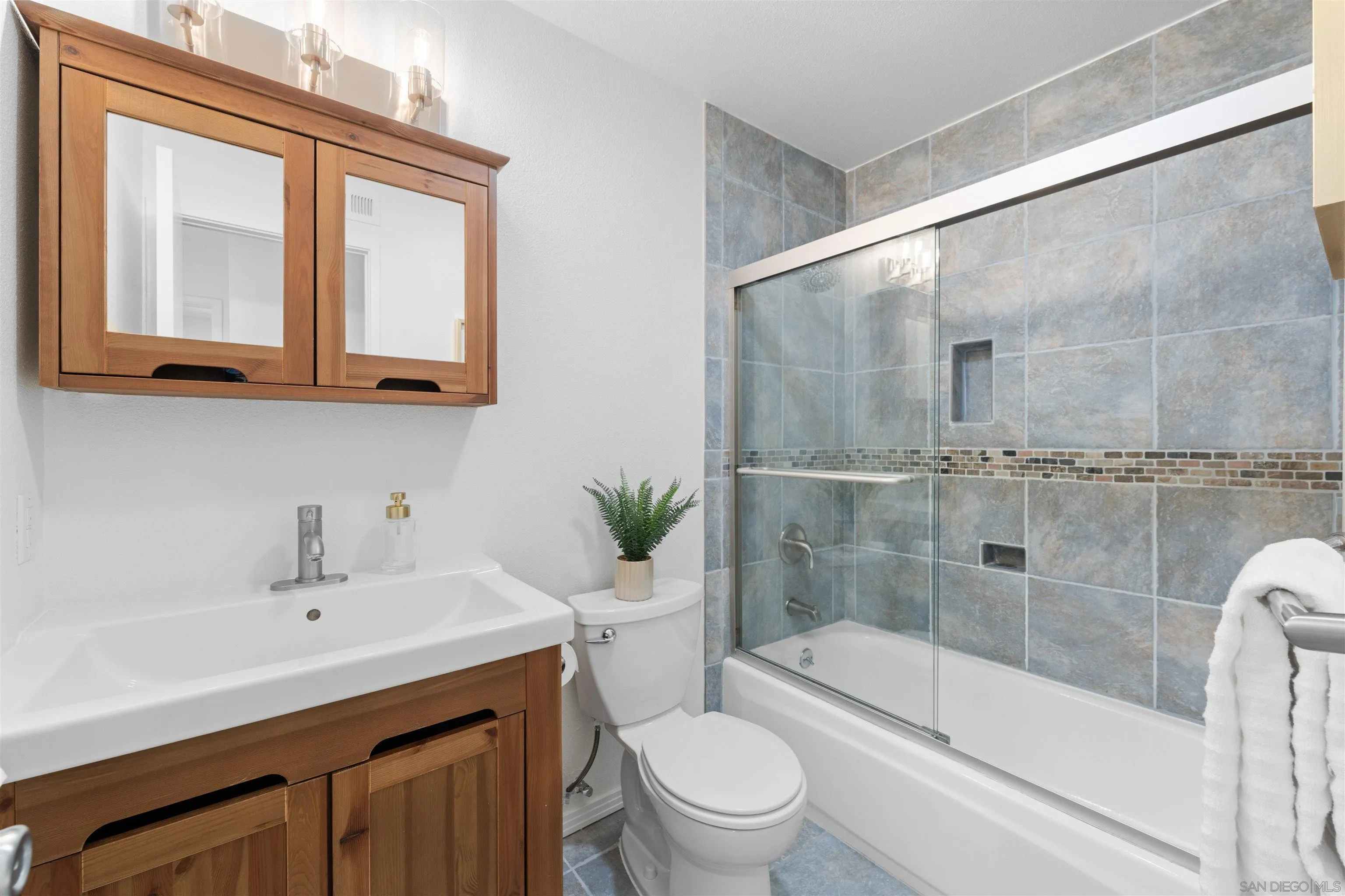 https://cdn.realtyfeed.com/cdn/127/260014779/5ed0f086a79d4f5e386141b15c17fe96.webp