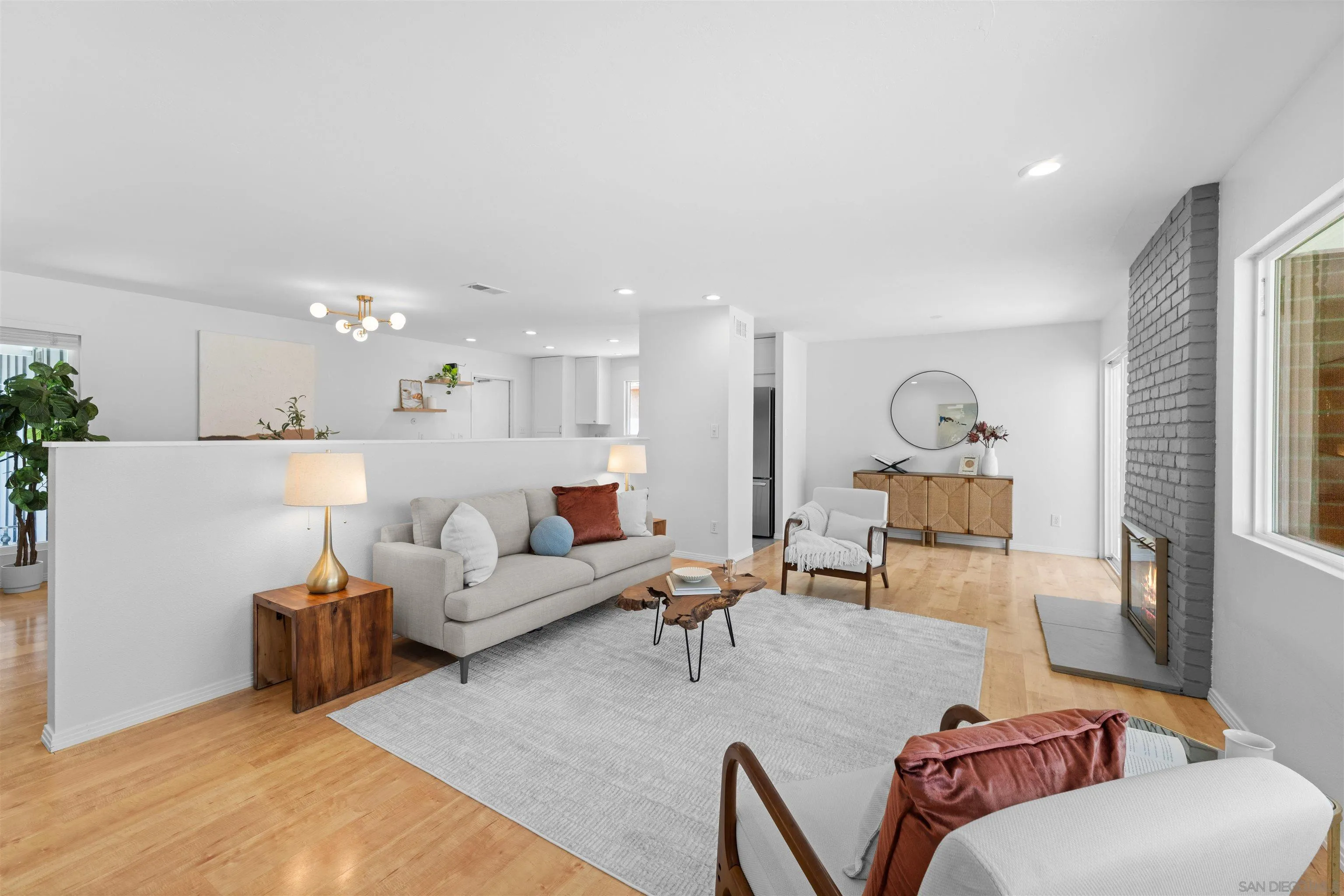 https://cdn.realtyfeed.com/cdn/127/260014779/a723f5a7dd713aabeba1960d18805d7d.webp