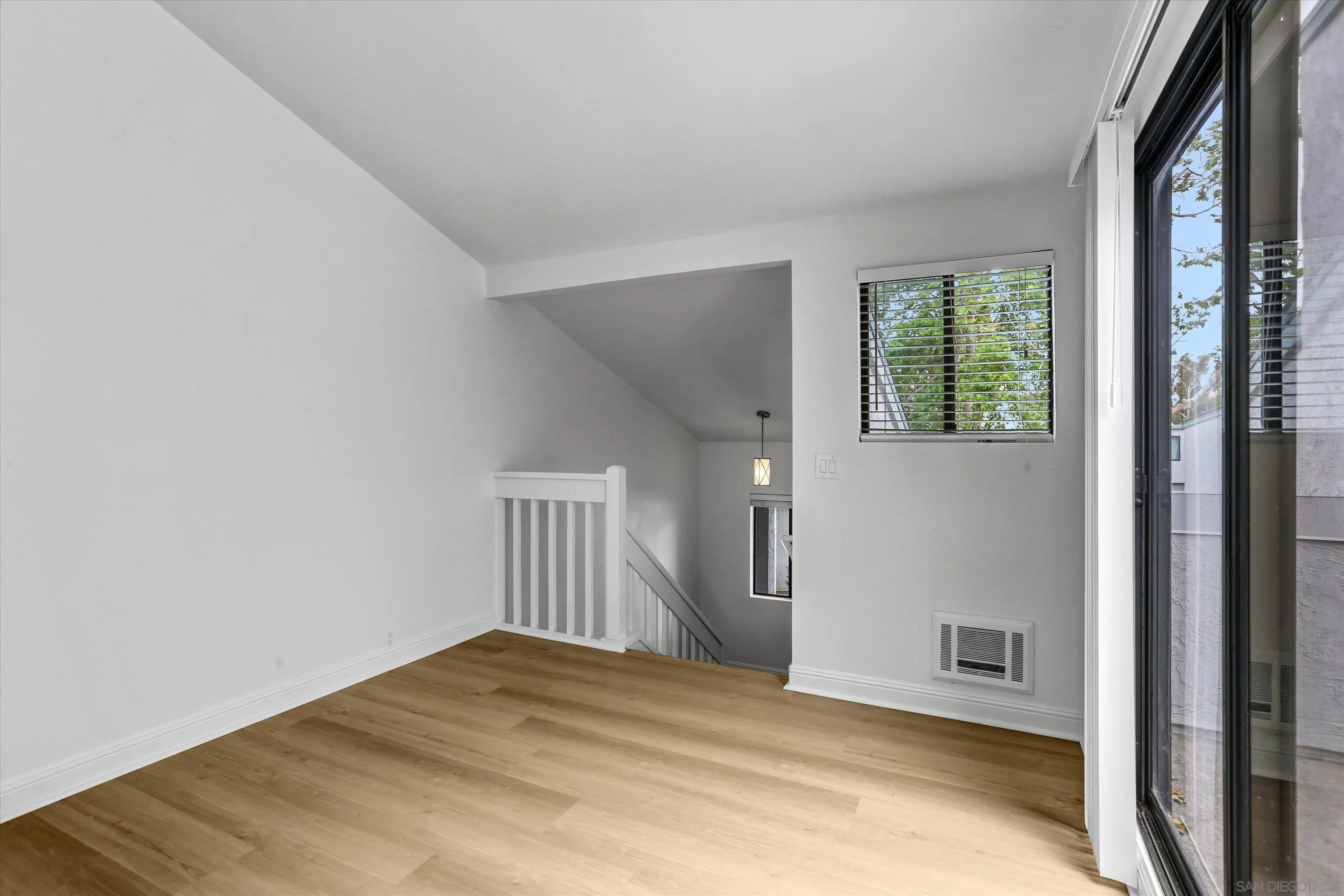 https://cdn.realtyfeed.com/cdn/127/260014789/83604510f71c29a60258fa30c7990da3.webp