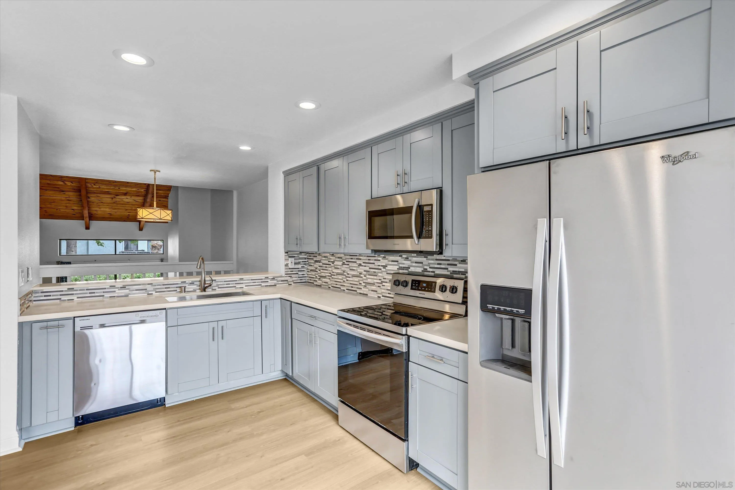 https://cdn.realtyfeed.com/cdn/127/260014789/85eb62a7d583ba096ae7a2e43bef28b1.webp