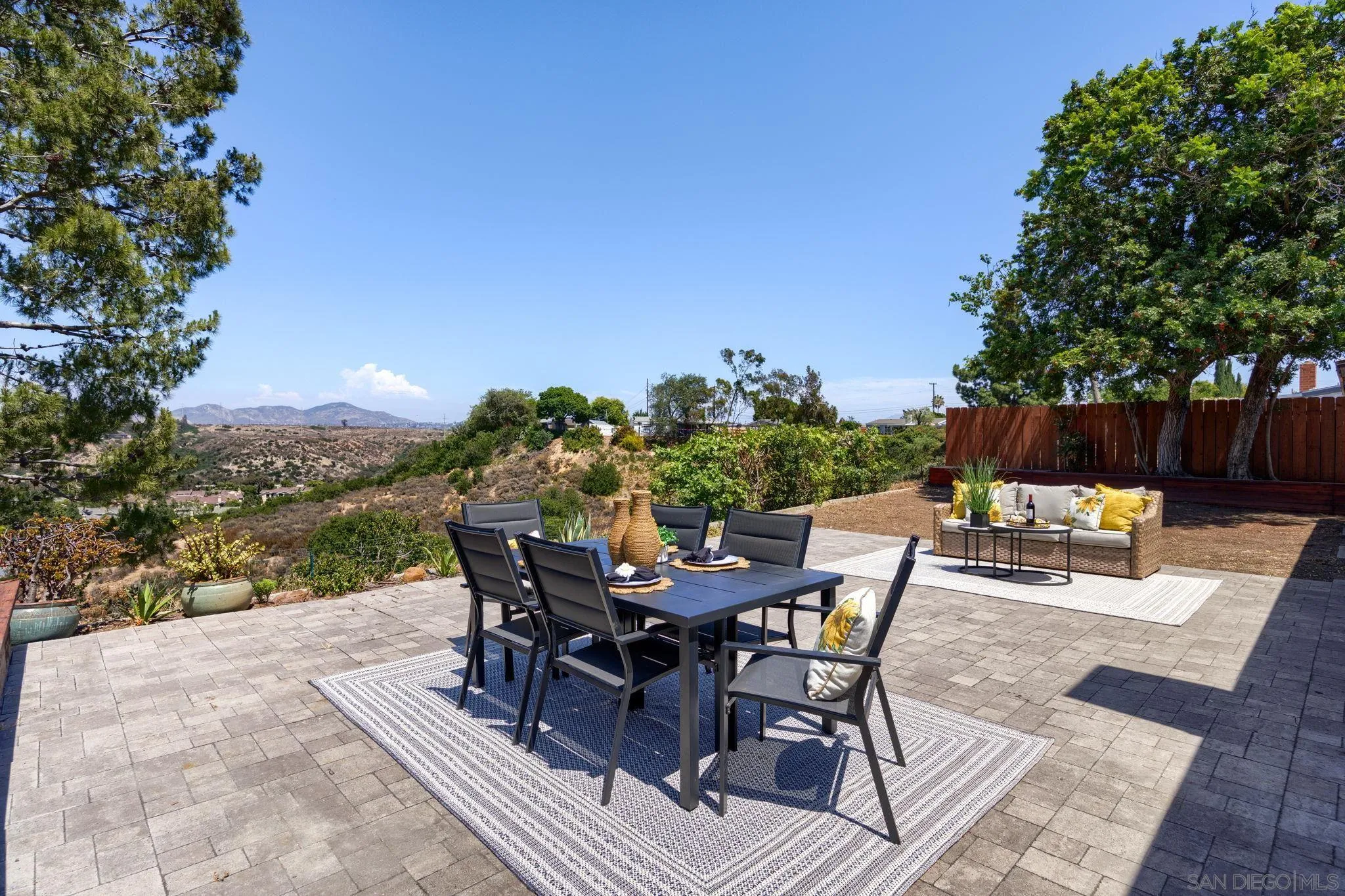 https://cdn.realtyfeed.com/cdn/127/260014794/0632be687d81e02aca36c2b01535773b.webp
