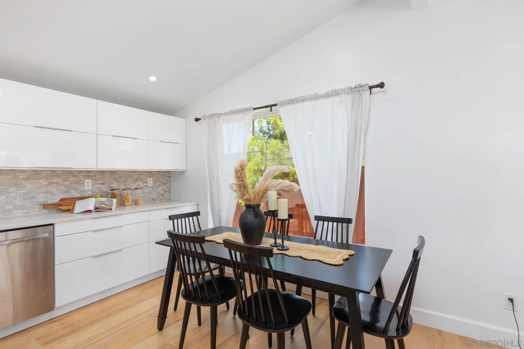 https://cdn.realtyfeed.com/cdn/127/260014794/1805db9b16b2ecb24e5c3b63e403cfc2.webp