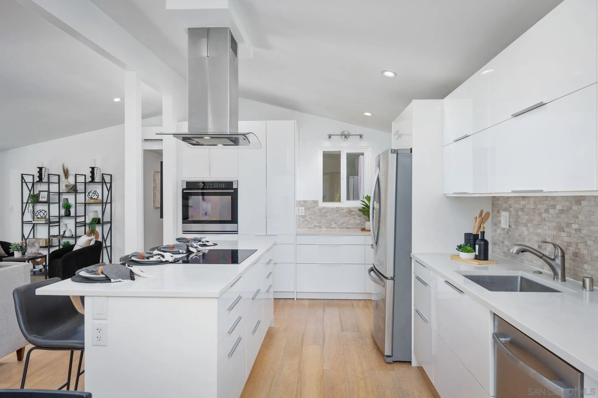 https://cdn.realtyfeed.com/cdn/127/260014794/31125f3153f0d0cf82e13fedf85ff9f7.webp