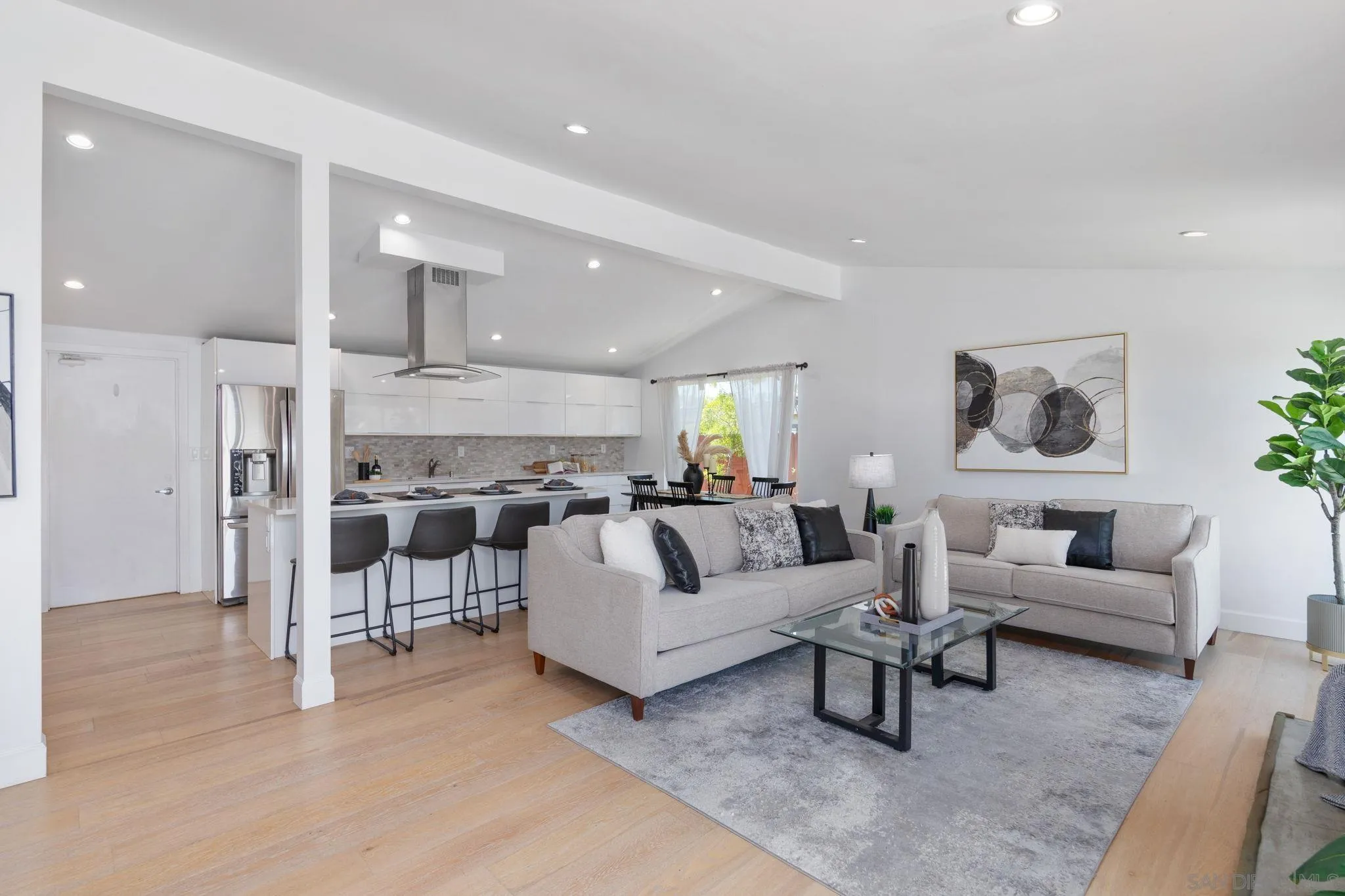 https://cdn.realtyfeed.com/cdn/127/260014794/41fc07cf24277f8cbb632ad429e87096.webp