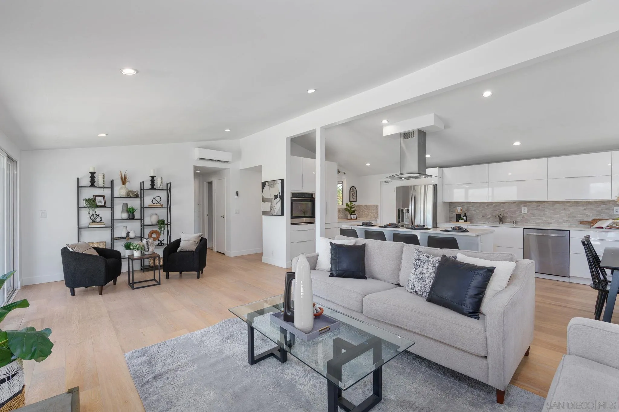 https://cdn.realtyfeed.com/cdn/127/260014794/70e96a857e8dd94e55d7da059ed8bbba.webp