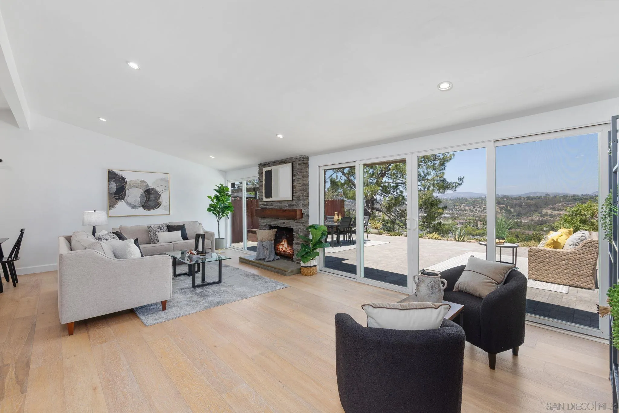 https://cdn.realtyfeed.com/cdn/127/260014794/744b966734ab87345af0a64976942970.webp
