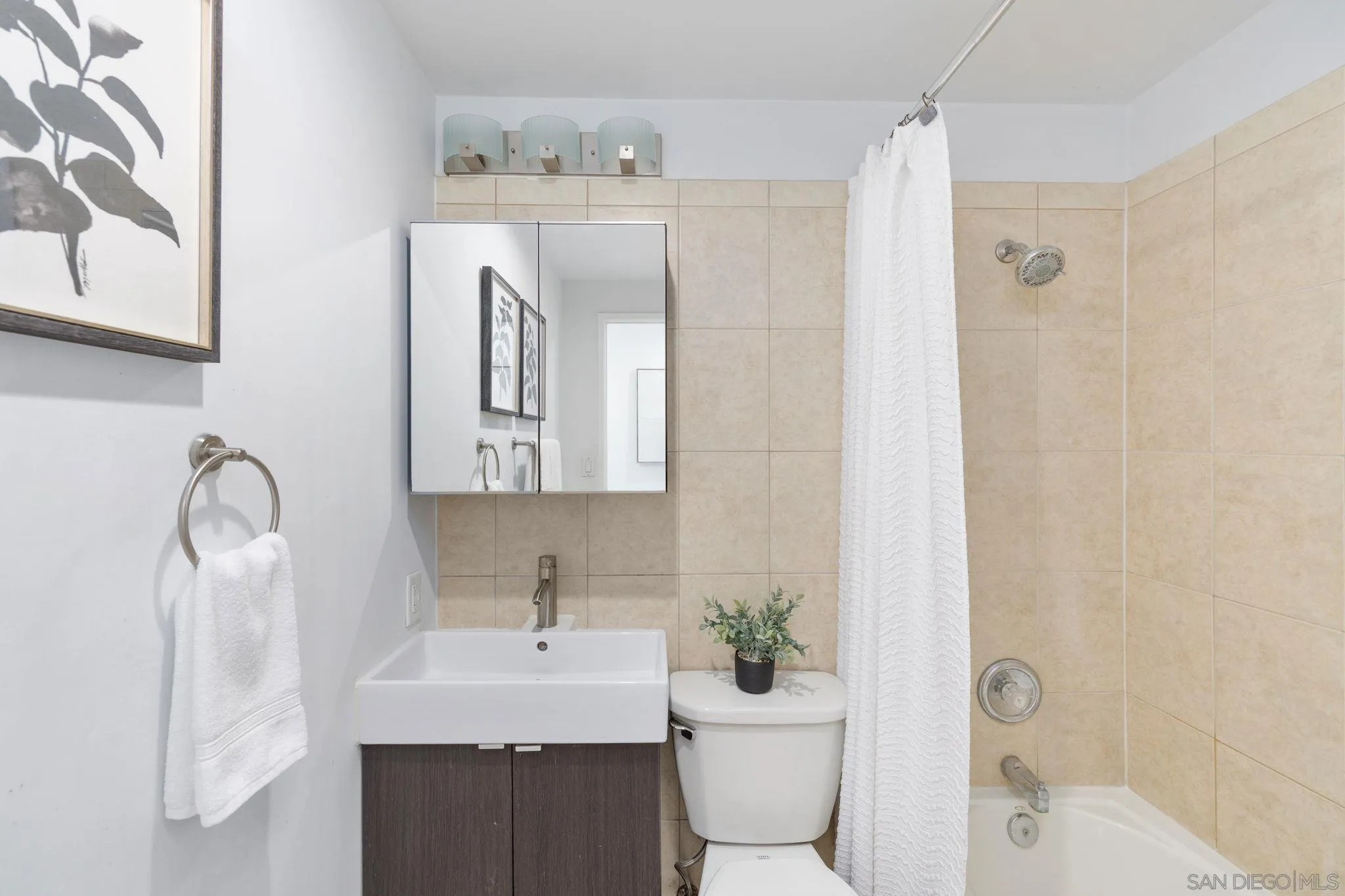 https://cdn.realtyfeed.com/cdn/127/260014794/764baf8a1b9d7fa5fa92a636d57d3a19.webp